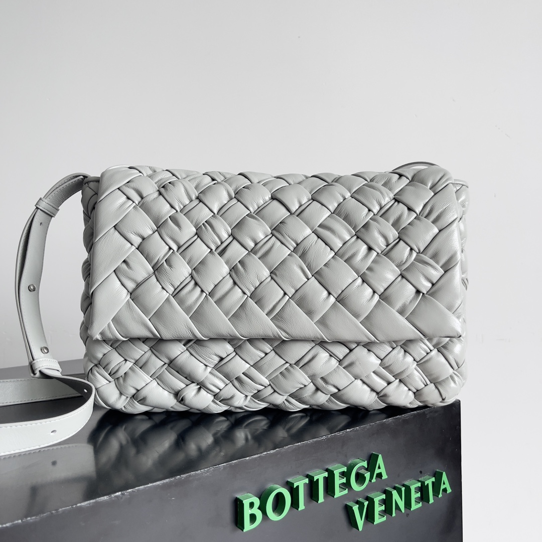 [TOP] Bottega Veneta BV Wrinkled Cowhide Woven Bag