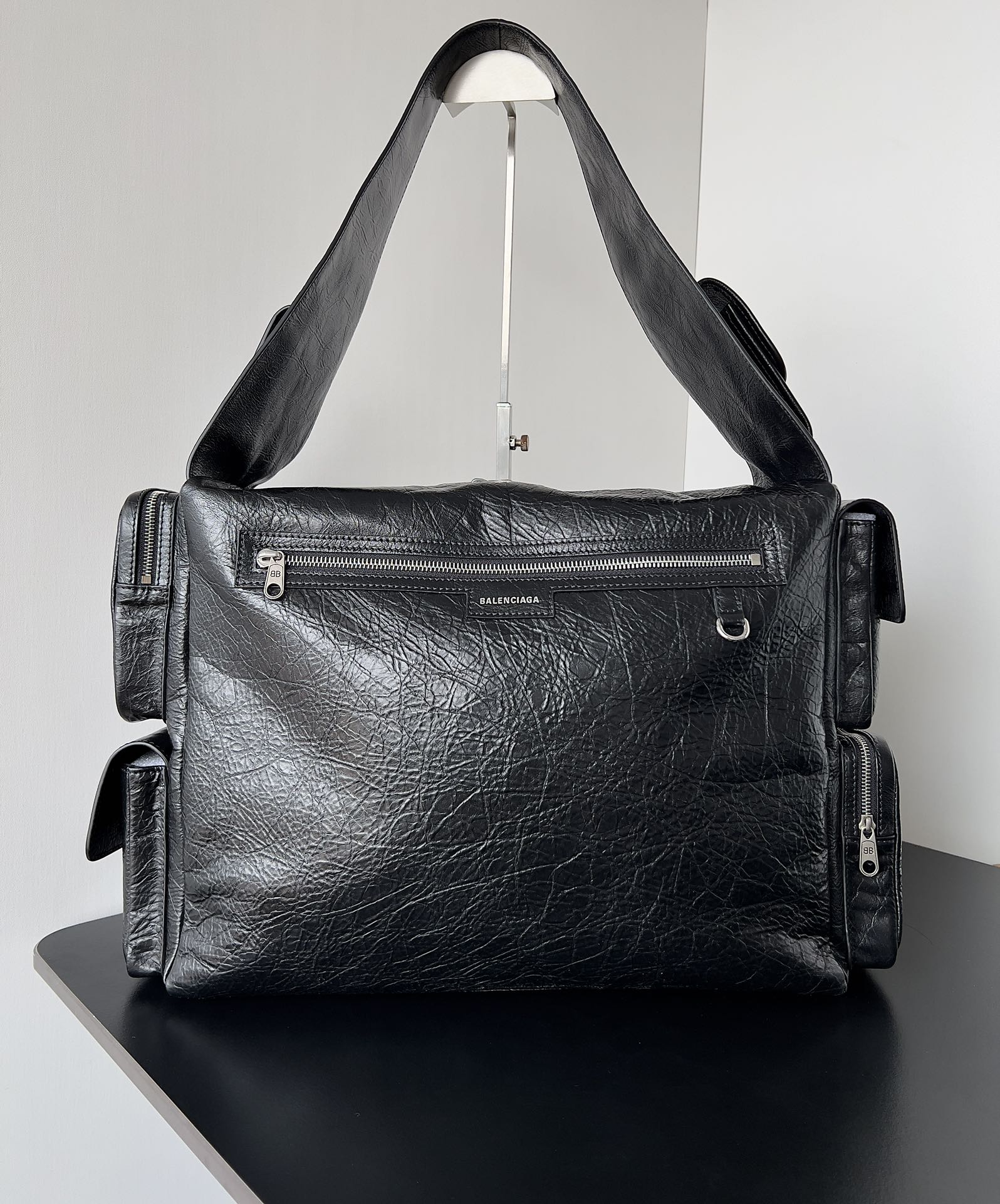 [TOP] BALENCIAGA SuperBusy Large Slina Bag 41.9 x 29 x 18.9 Cm- Black