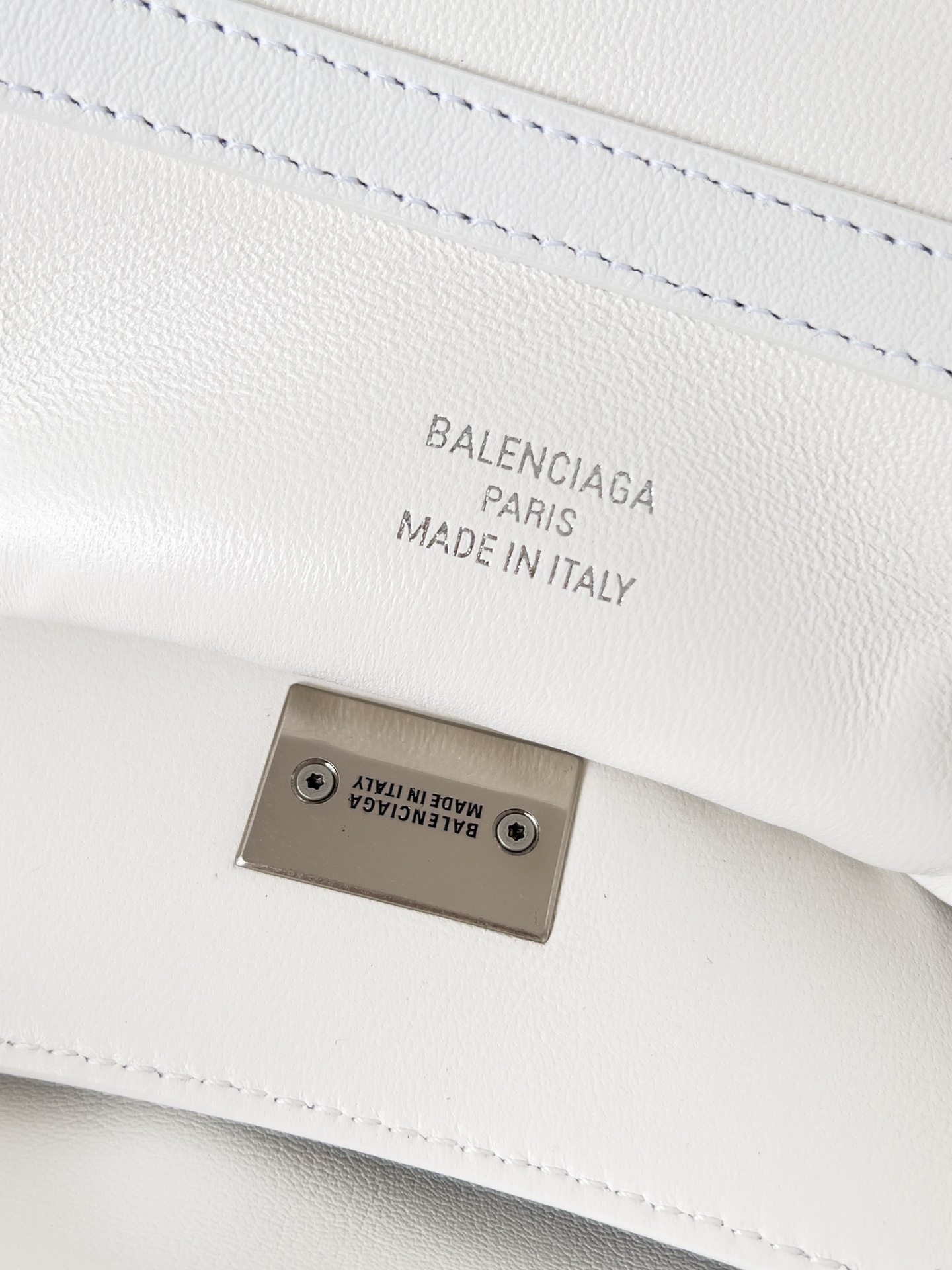 [TOP] BALENCIAGA Rodeo Bag  22.8 x 9.9 x 8.3 cm/28.9 x 20 x 9.9 cm/35 x 23.3 x 10.9 cm/39.8 x 29.9 x 12.9 cm - White&SHW