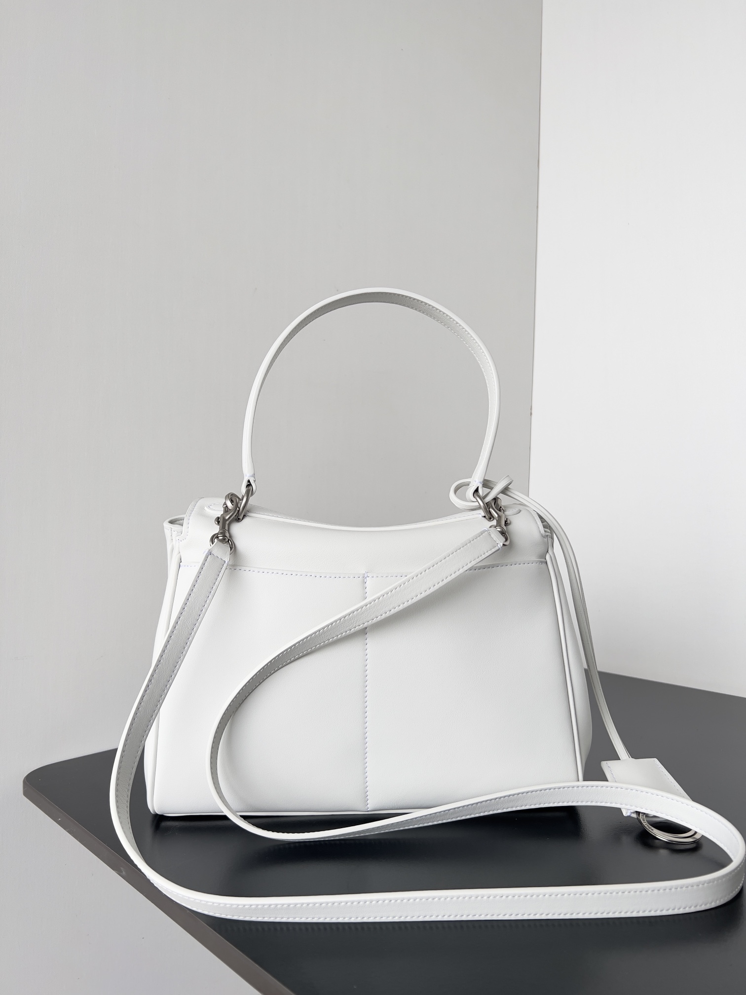 [TOP] BALENCIAGA Rodeo Bag  22.8 x 9.9 x 8.3 cm/28.9 x 20 x 9.9 cm/35 x 23.3 x 10.9 cm/39.8 x 29.9 x 12.9 cm - White&SHW