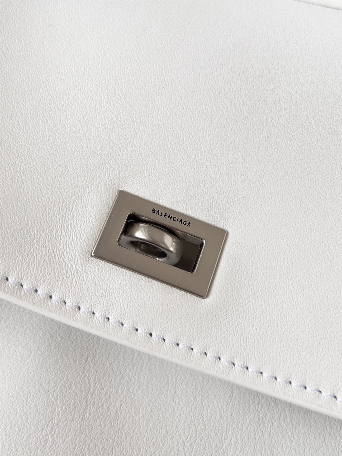 [TOP] BALENCIAGA Rodeo Bag  22.8 x 9.9 x 8.3 cm/28.9 x 20 x 9.9 cm/35 x 23.3 x 10.9 cm/39.8 x 29.9 x 12.9 cm - White&SHW