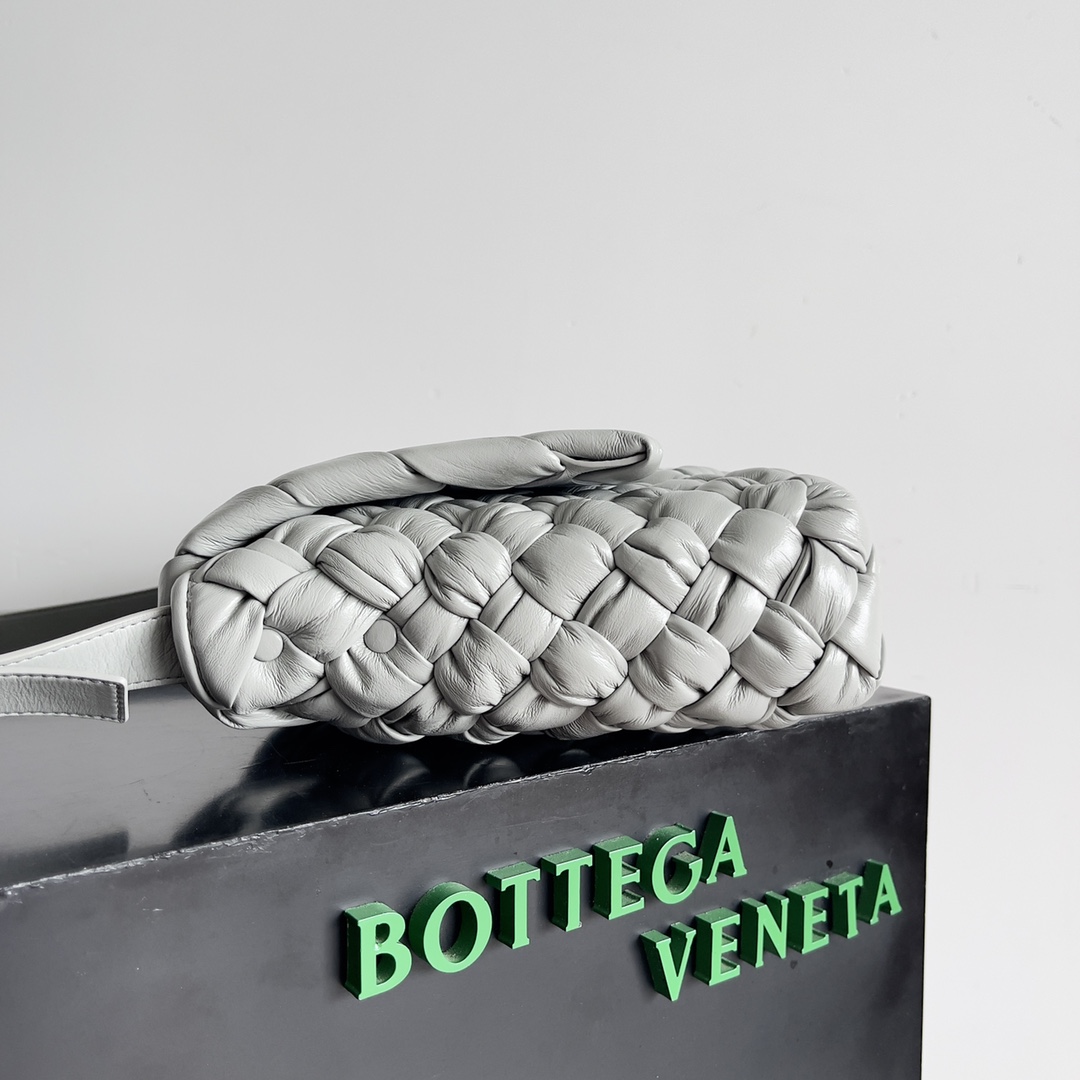 [TOP] Bottega Veneta BV Wrinkled Cowhide Woven Bag