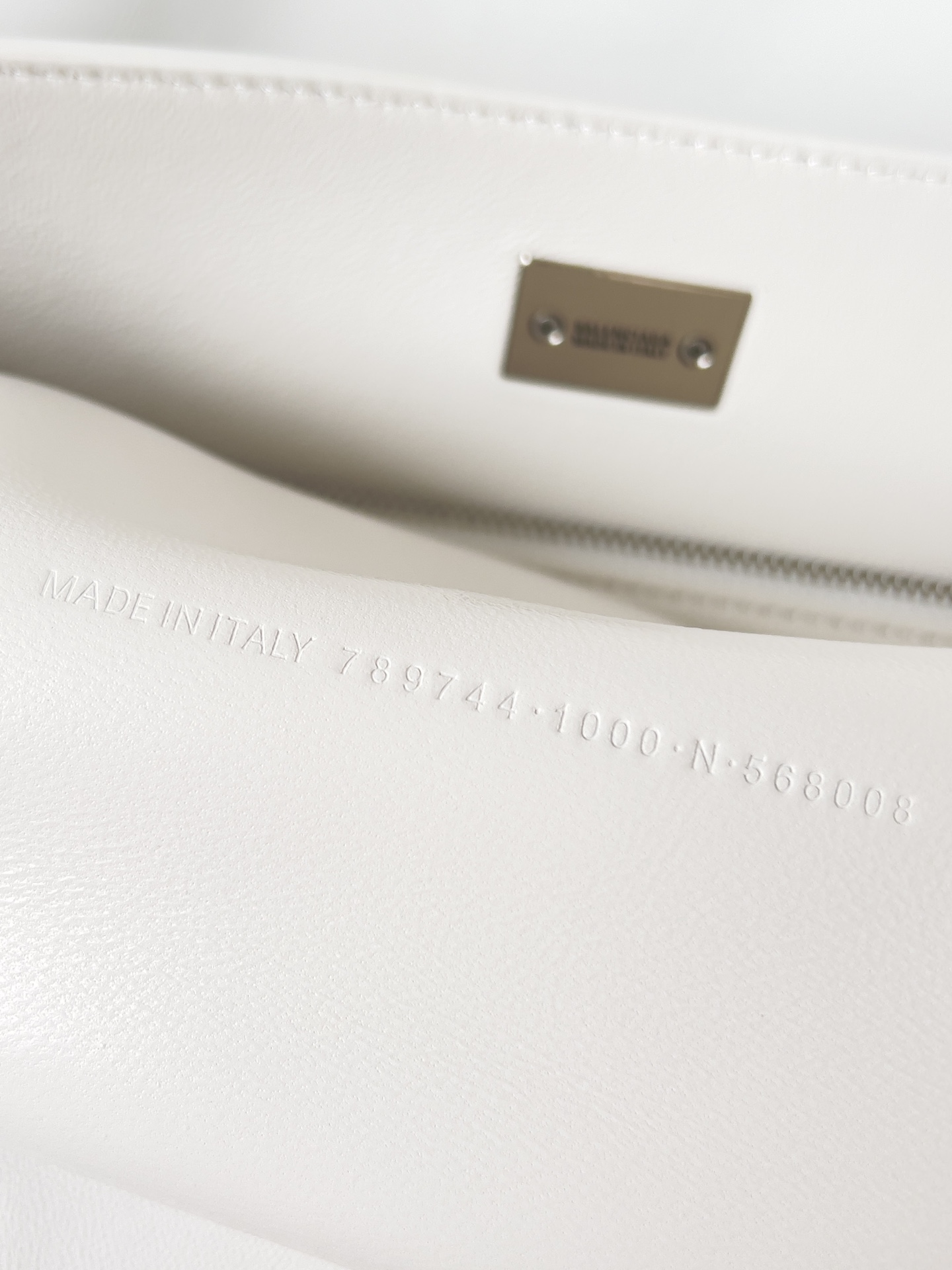 [TOP] BALENCIAGA Rodeo Bag  22.8 x 9.9 x 8.3 cm/28.9 x 20 x 9.9 cm/35 x 23.3 x 10.9 cm/39.8 x 29.9 x 12.9 cm - White&SHW