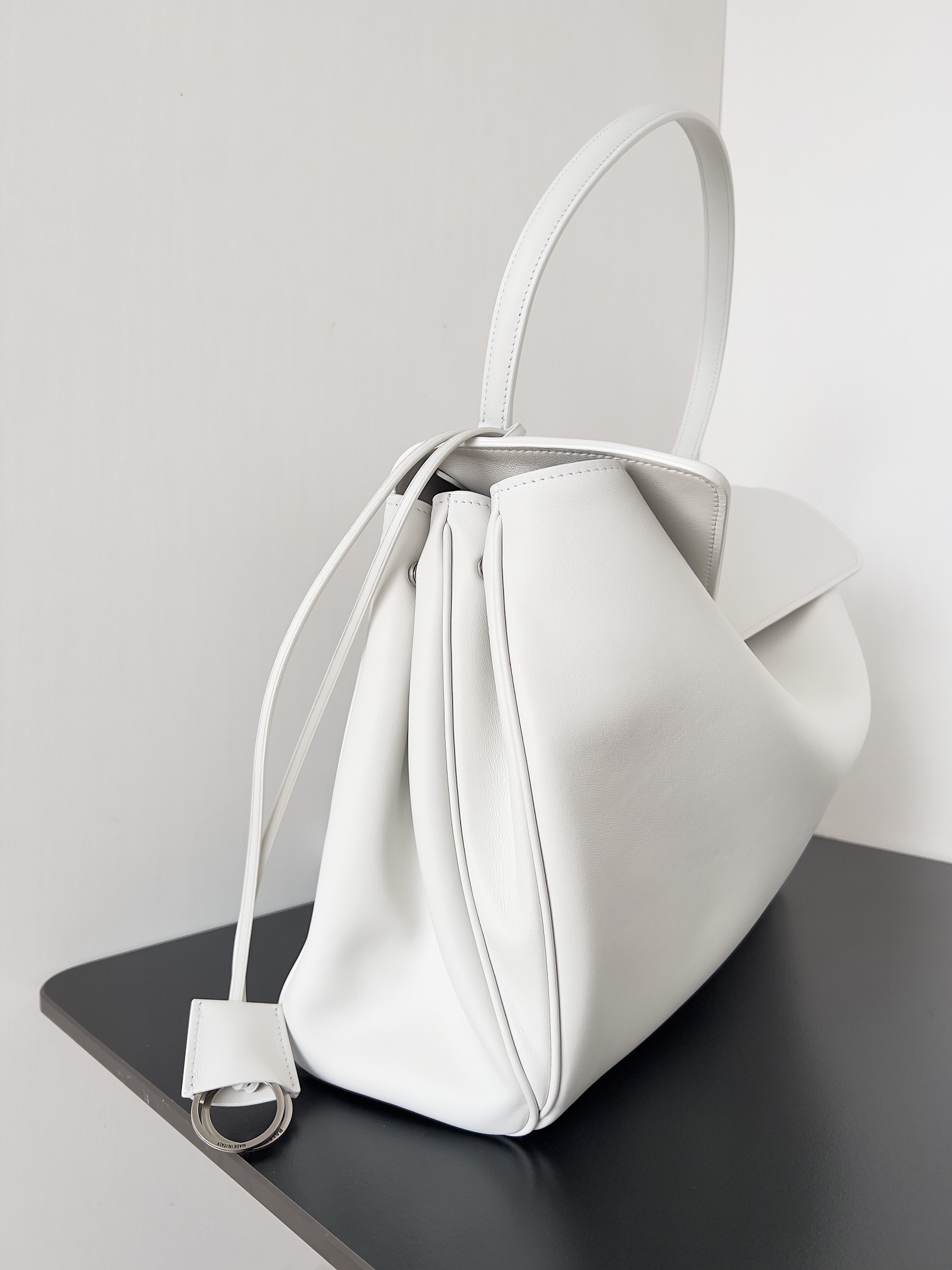 [TOP] BALENCIAGA Rodeo Bag  22.8 x 9.9 x 8.3 cm/28.9 x 20 x 9.9 cm/35 x 23.3 x 10.9 cm/39.8 x 29.9 x 12.9 cm - White&SHW