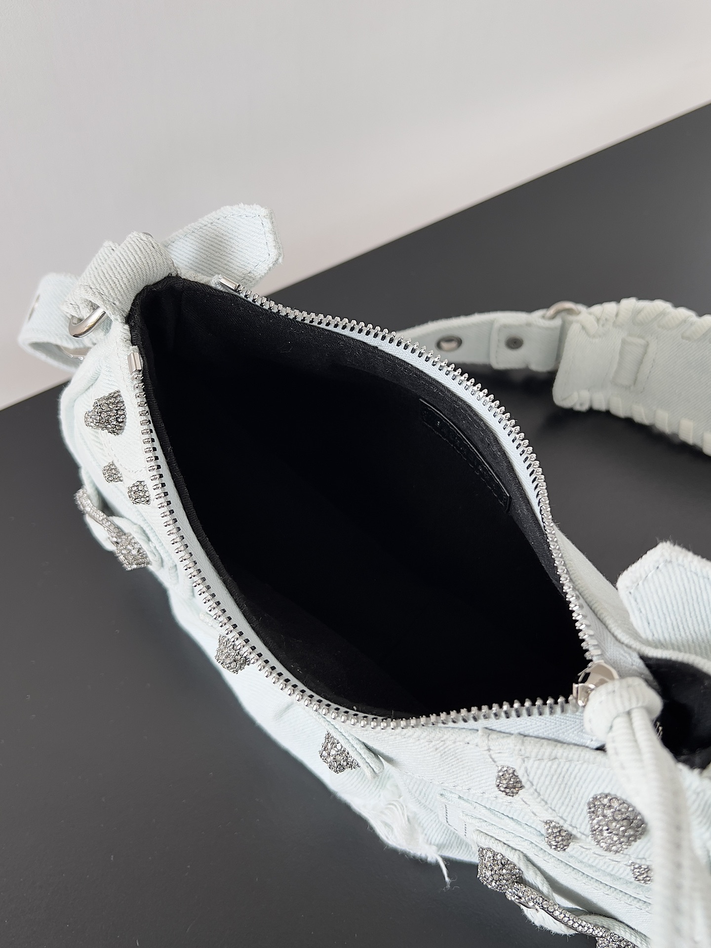 [TOP] BALENCIAGA Le Cagole Bag Small 25.9 x 16.0 x 9.9 cm -White