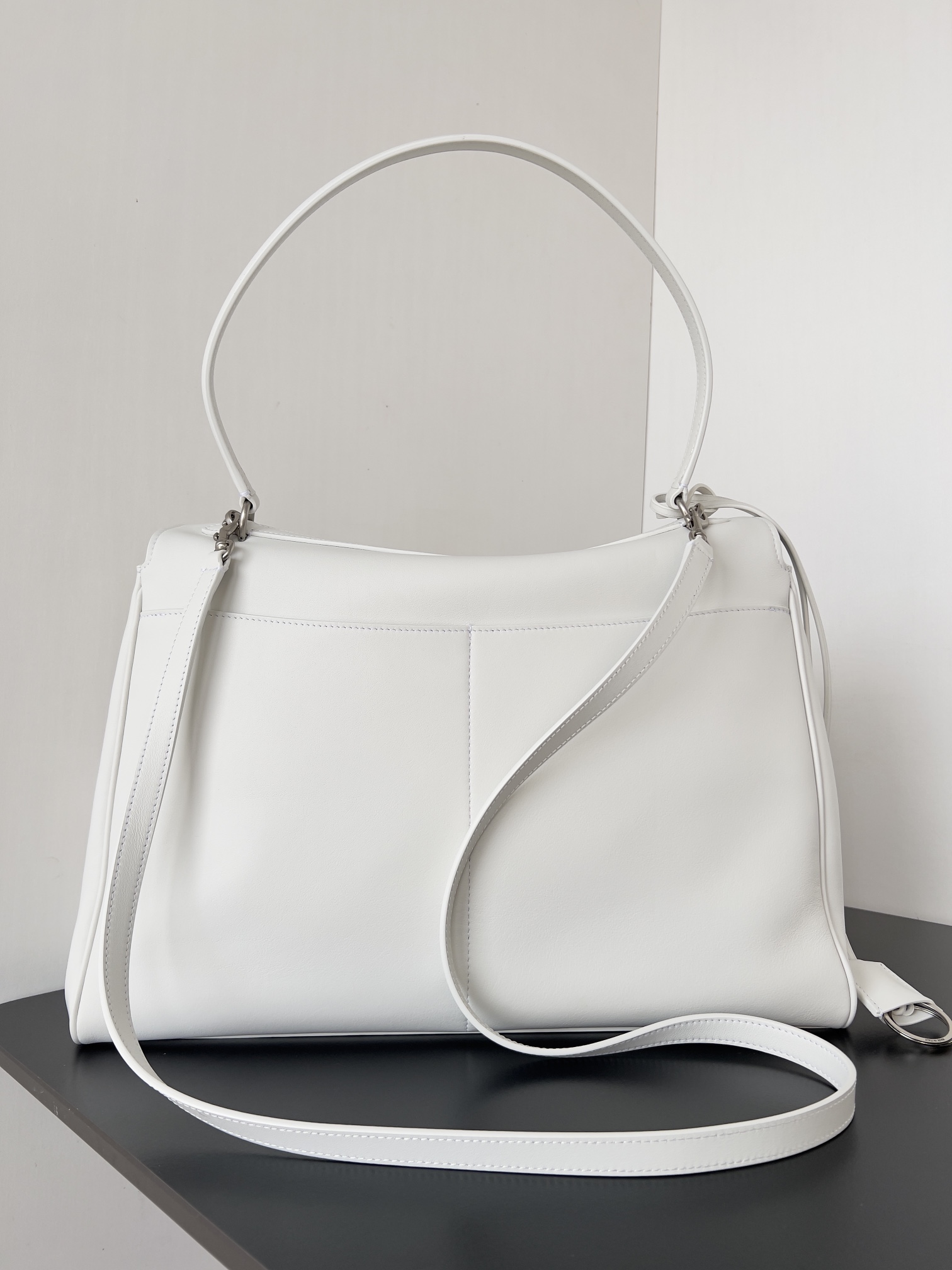 [TOP] BALENCIAGA Rodeo Bag  22.8 x 9.9 x 8.3 cm/28.9 x 20 x 9.9 cm/35 x 23.3 x 10.9 cm/39.8 x 29.9 x 12.9 cm - White&SHW