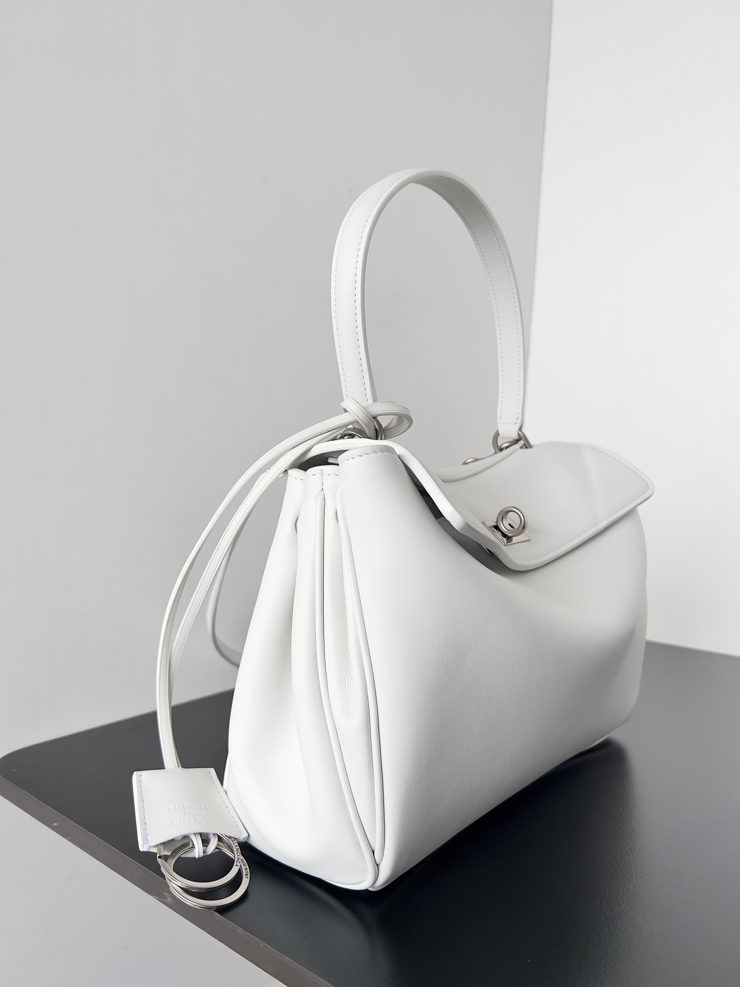 [TOP] BALENCIAGA Rodeo Bag  22.8 x 9.9 x 8.3 cm/28.9 x 20 x 9.9 cm/35 x 23.3 x 10.9 cm/39.8 x 29.9 x 12.9 cm - White&SHW