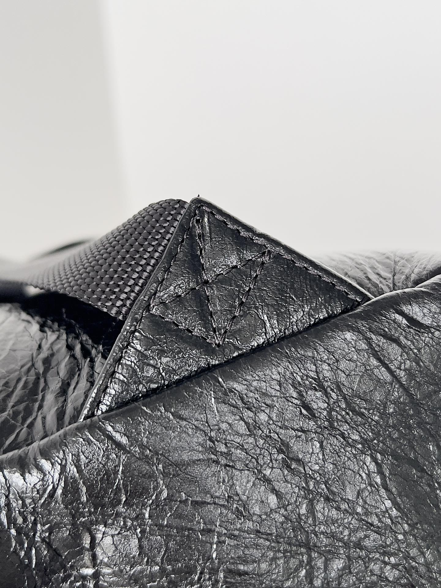 [TOP] BALENCIAGA Explorer Leather Backpack 34.8 x 47 x 19.8 cm-Black