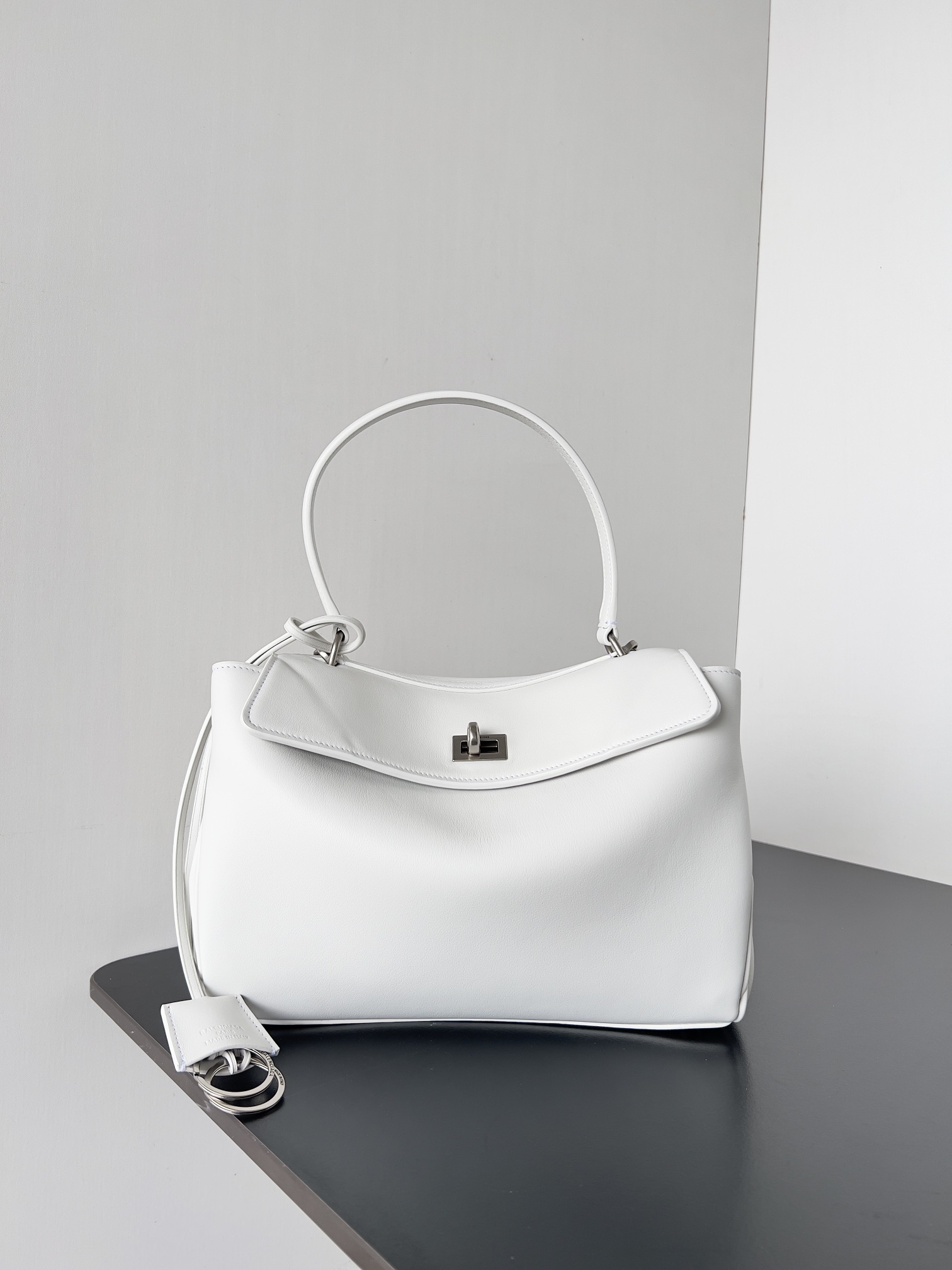 [TOP] BALENCIAGA Rodeo Bag  22.8 x 9.9 x 8.3 cm/28.9 x 20 x 9.9 cm/35 x 23.3 x 10.9 cm/39.8 x 29.9 x 12.9 cm - White&SHW