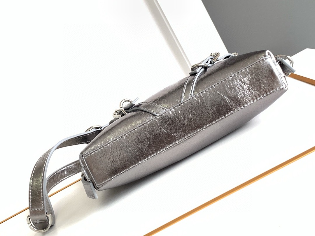[Top] GIVENCHY Voyou Mini Bag Lychee Pattern 24 x 18 x 3.5 cm -Sliver