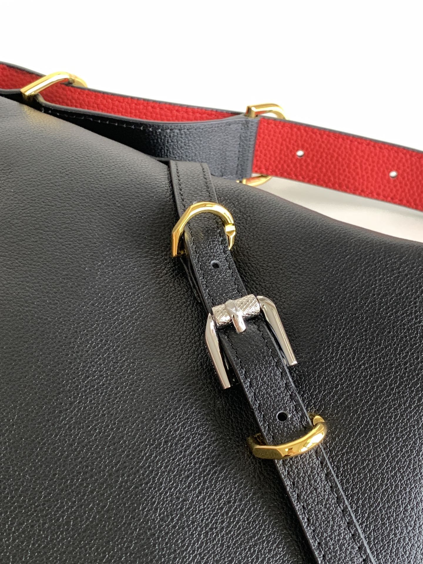 [Top] GIVENCHY Voyou Medium Bag 40 x 27 x 6.5 cm -Black