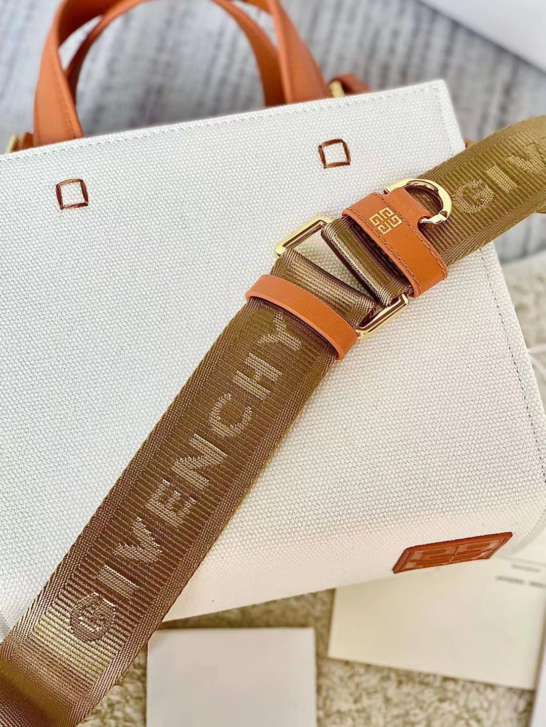 [Top] GIVENCHY G Tote Bag 19×8×16 cm/37×13×26 cm - White