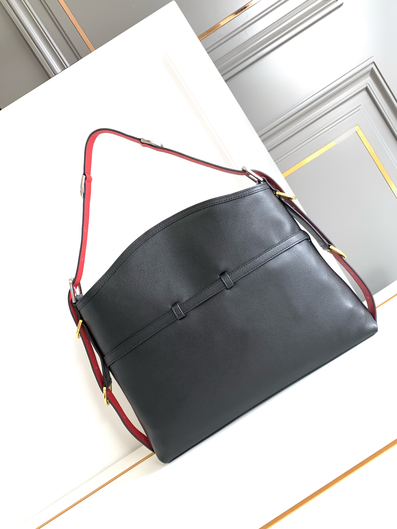 [Top] GIVENCHY Voyou Medium Bag 40 x 27 x 6.5 cm -Black
