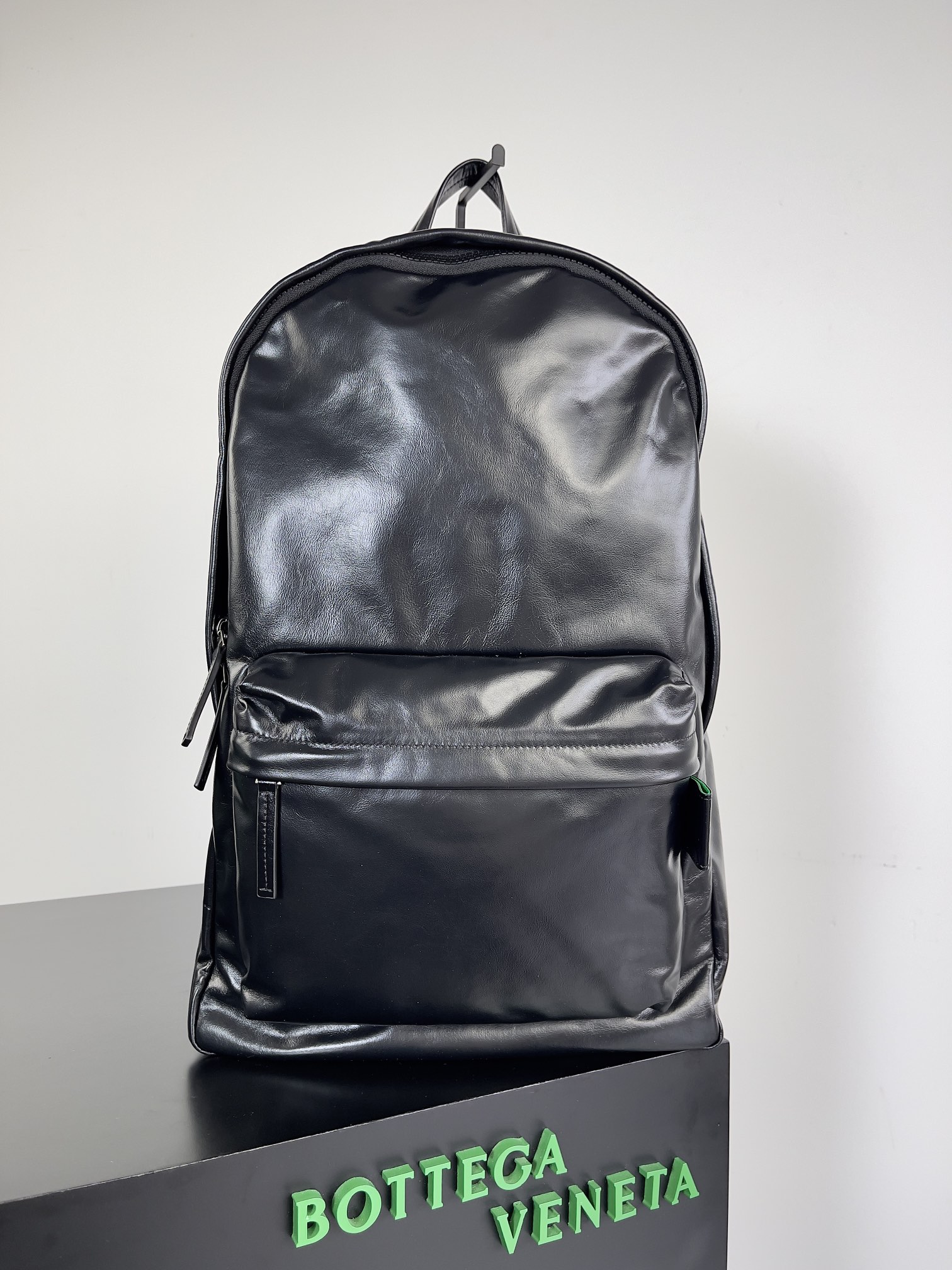 [TOP] Bottega Veneta BV Men's Cowhide Backpack - Black