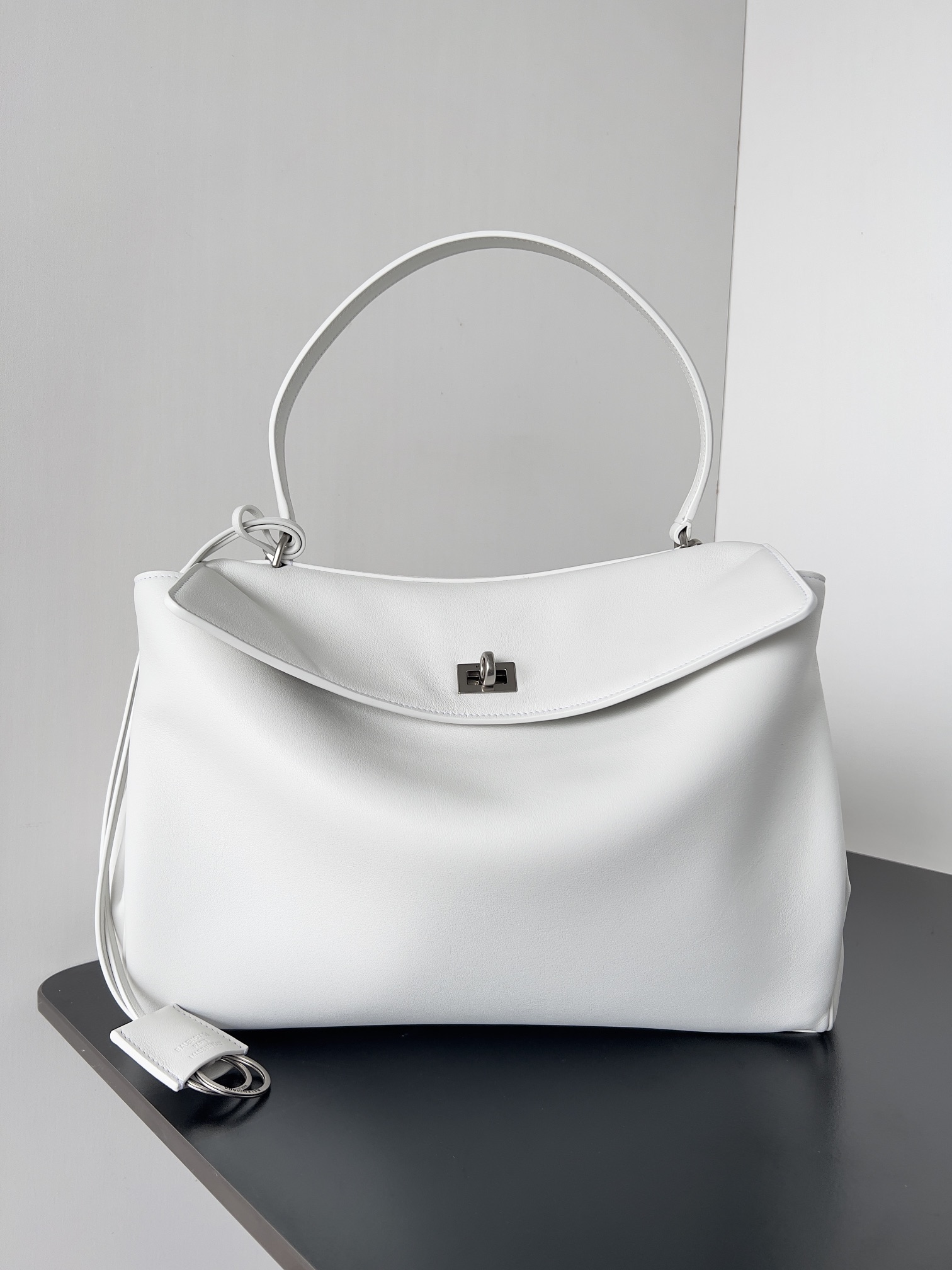 [TOP] BALENCIAGA Rodeo Bag  22.8 x 9.9 x 8.3 cm/28.9 x 20 x 9.9 cm/35 x 23.3 x 10.9 cm/39.8 x 29.9 x 12.9 cm - White&SHW