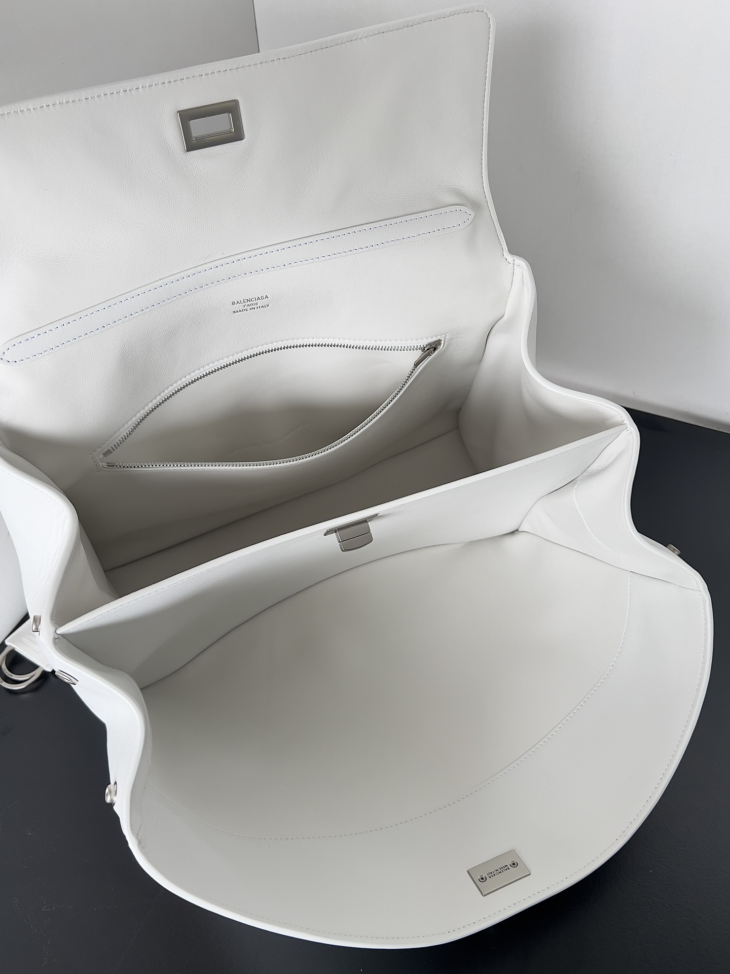 [TOP] BALENCIAGA Rodeo Bag  22.8 x 9.9 x 8.3 cm/28.9 x 20 x 9.9 cm/35 x 23.3 x 10.9 cm/39.8 x 29.9 x 12.9 cm - White&SHW