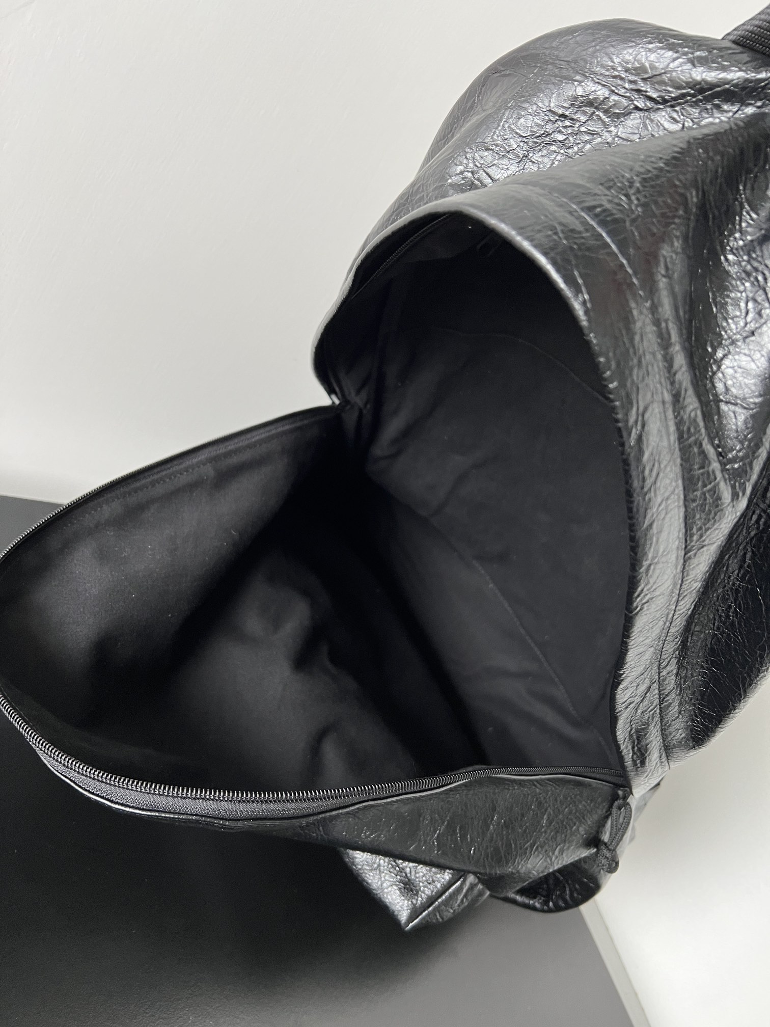 [TOP] BALENCIAGA Explorer Leather Backpack 34.8 x 47 x 19.8 cm-Black