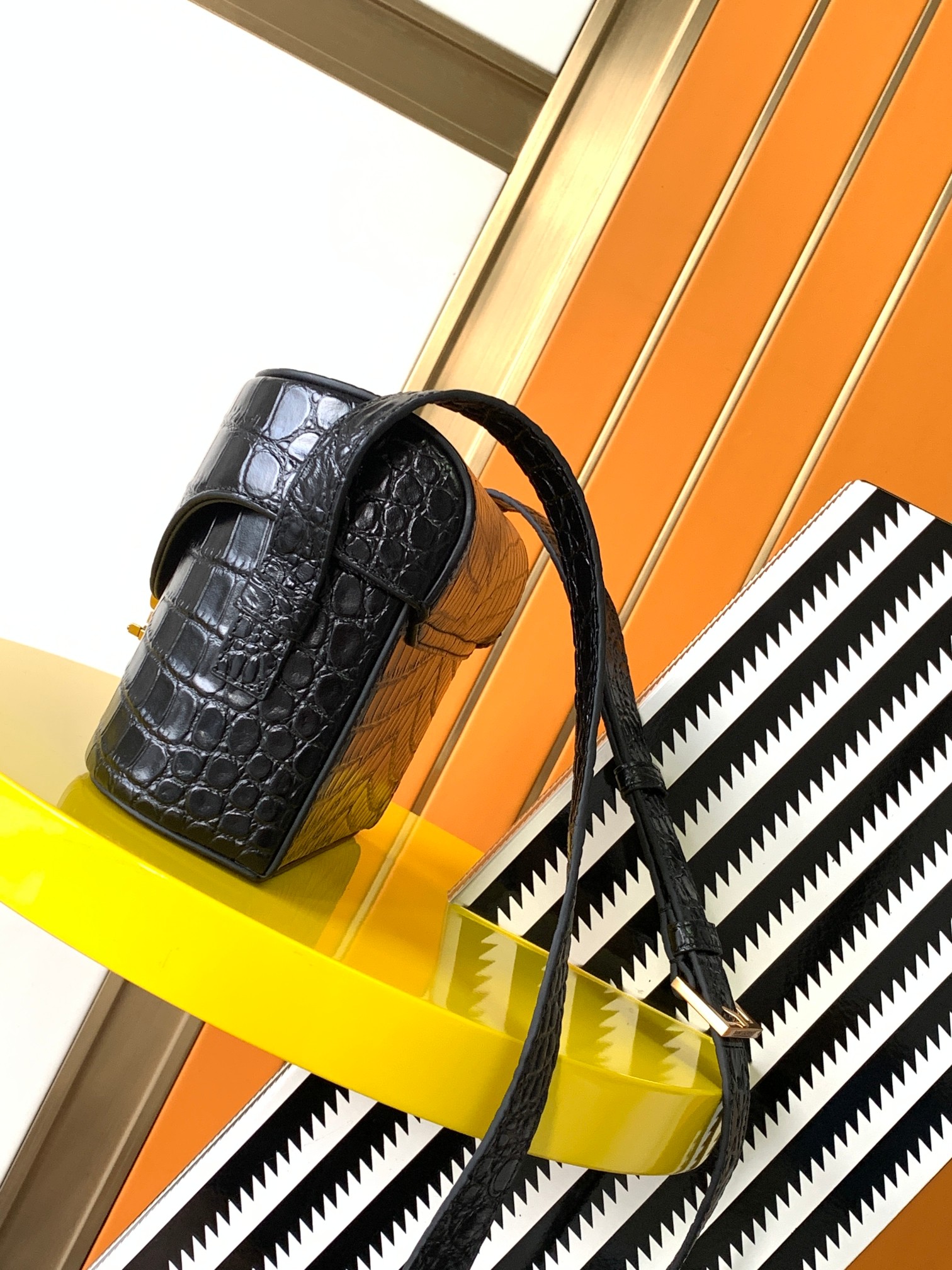 [TOP] Yves Saint Laurent YSL Cowhide Crocodile Pattern Box Bag 19x15x8cm - Black & GHW