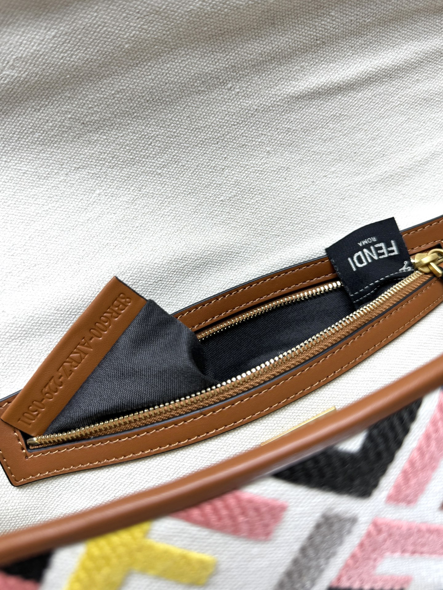 [TOP] FENDI Baguette Bag Colorful Embroidery 26x13x6cm - Beige - 711 Luxury