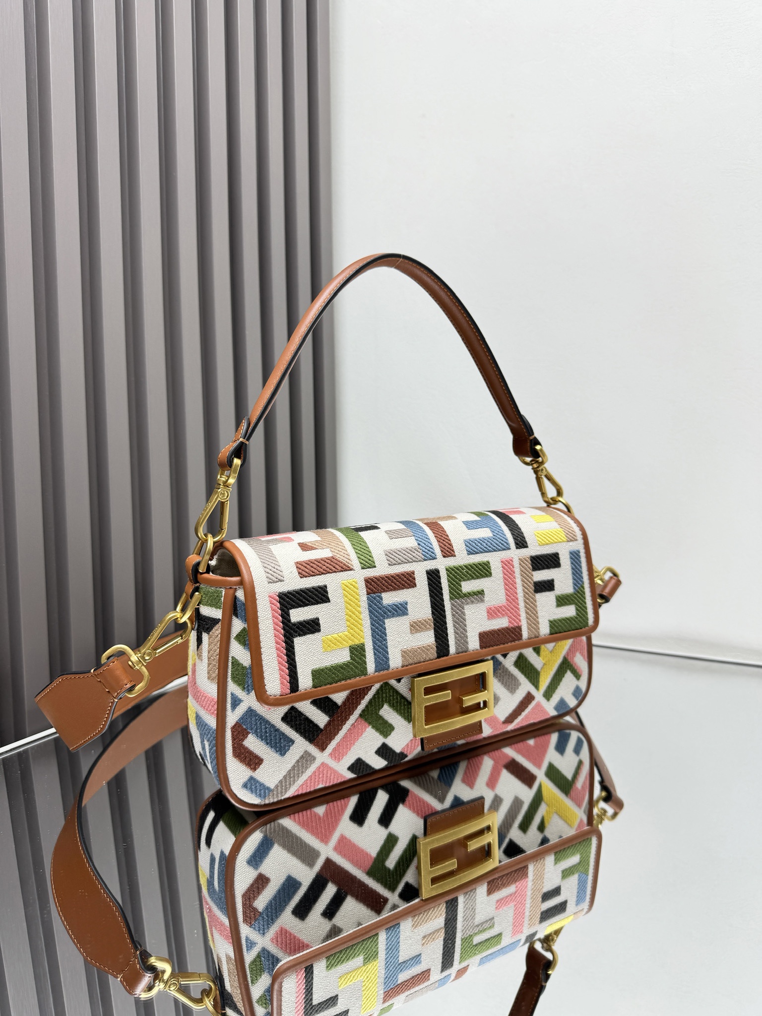 [TOP] FENDI Baguette Bag Colorful Embroidery 26x13x6cm - Beige