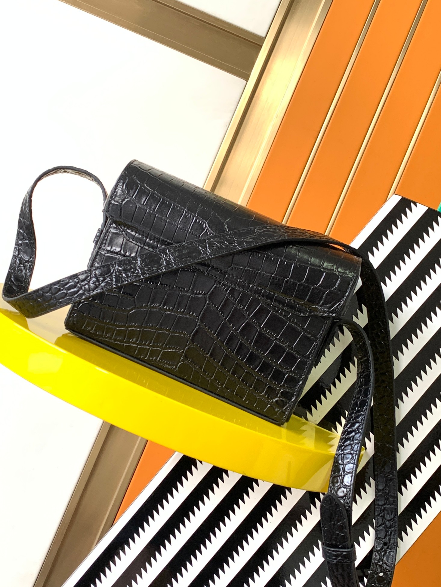[TOP] Yves Saint Laurent YSL Cowhide Crocodile Pattern Box Bag 19x15x8cm - Black & GHW