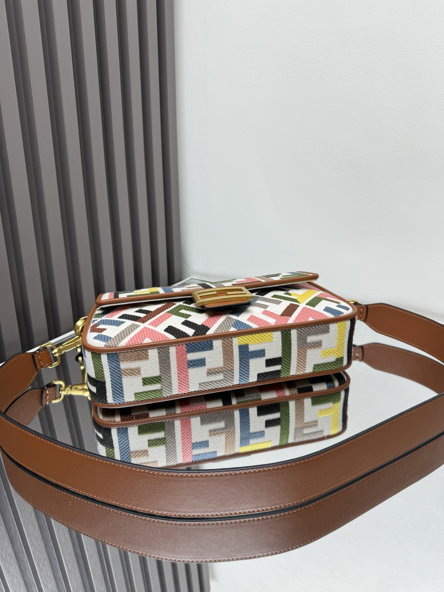 [TOP] FENDI Baguette Bag Colorful Embroidery 26x13x6cm - Beige - 711 Luxury