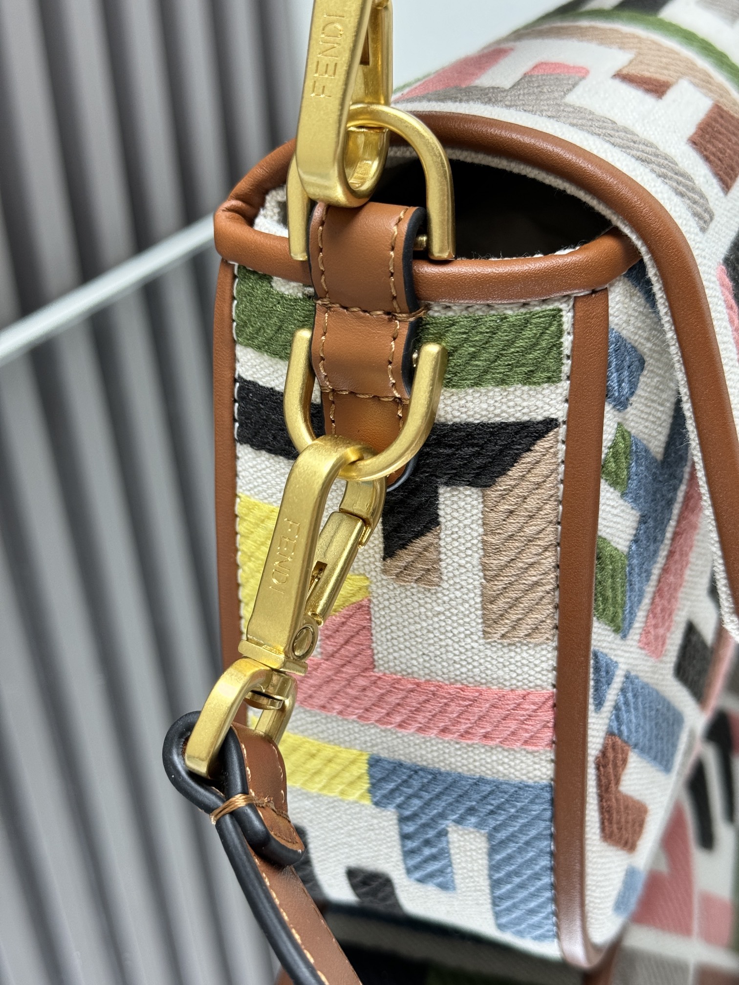 [TOP] FENDI Baguette Bag Colorful Embroidery 26x13x6cm - Beige - 711 Luxury