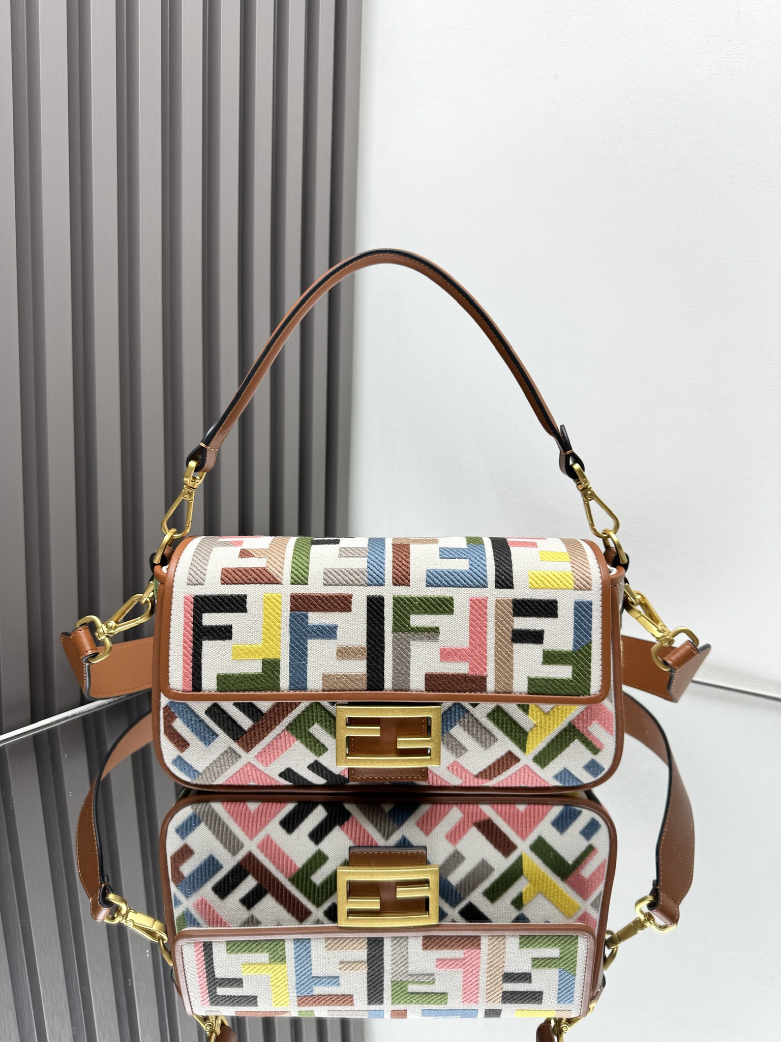 [TOP] FENDI Baguette Bag Colorful Embroidery 26x13x6cm - Beige