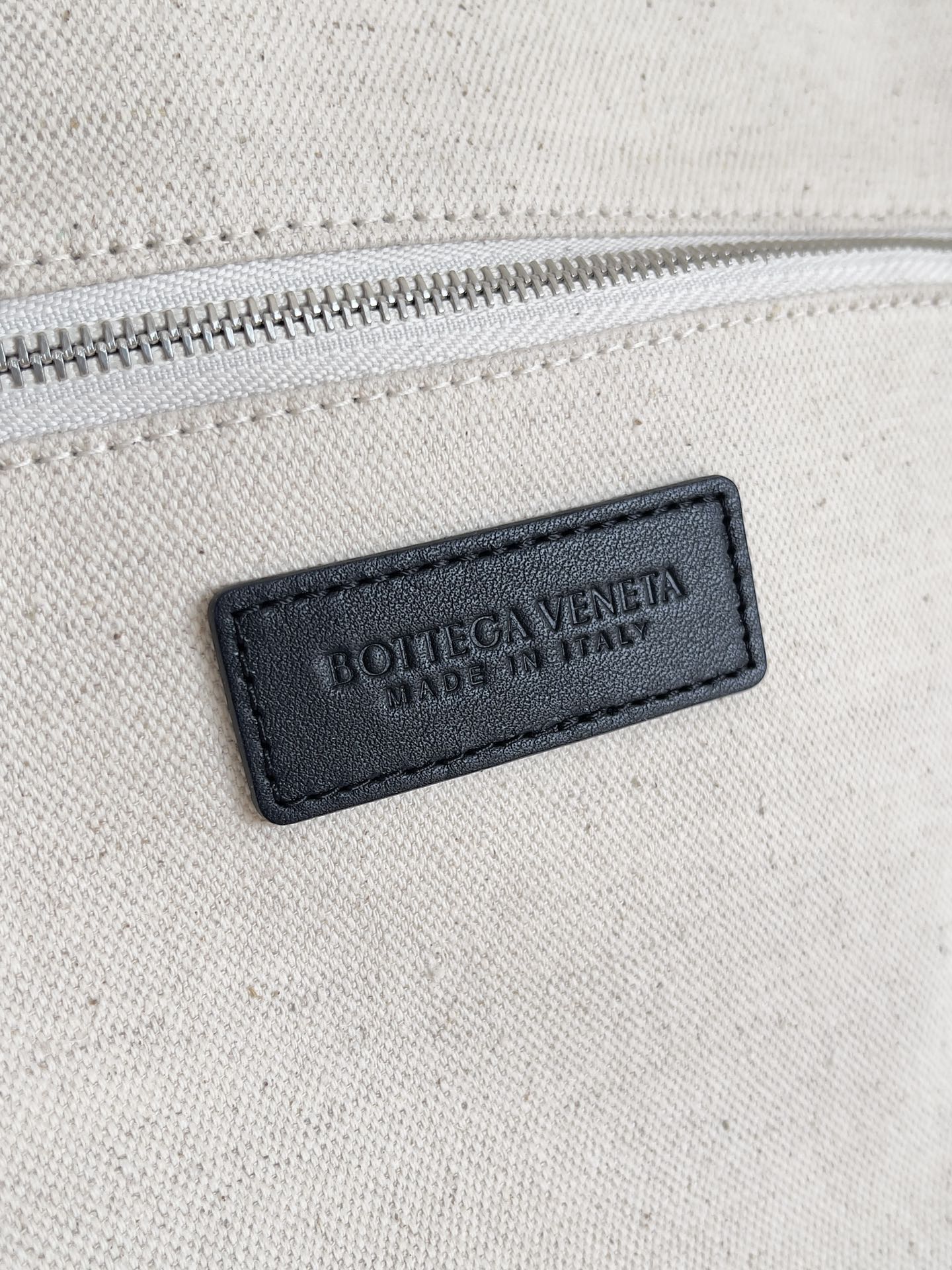 [TOP] Bottega Veneta BV Men's Travel Bag - Black