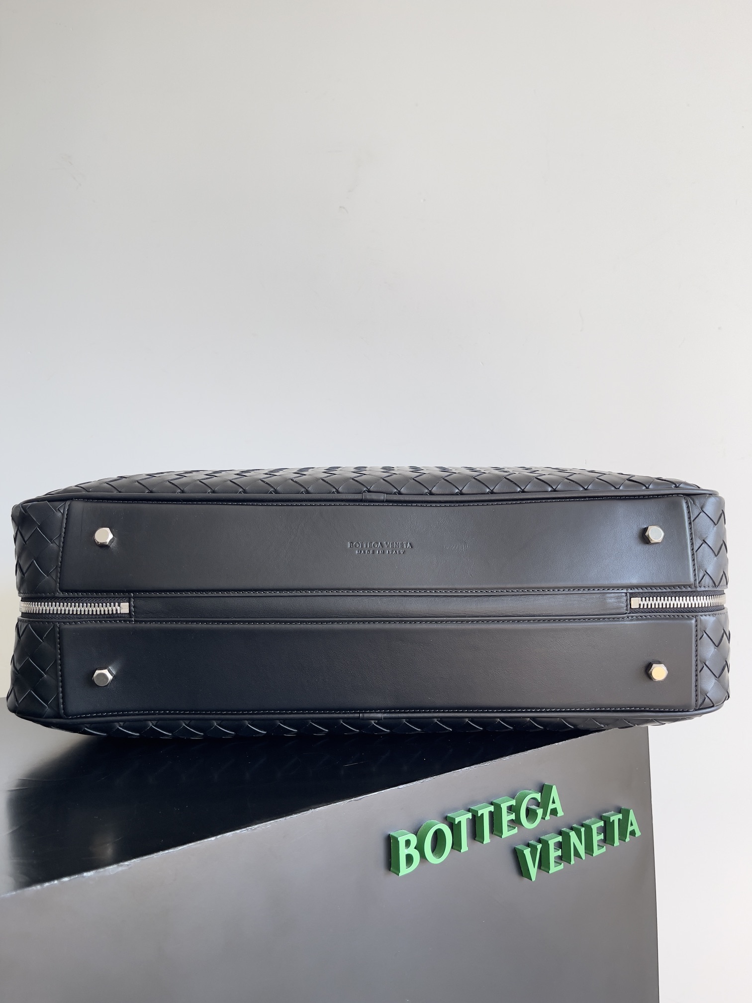 [TOP] Bottega Veneta BV Men's Travel Bag - Black