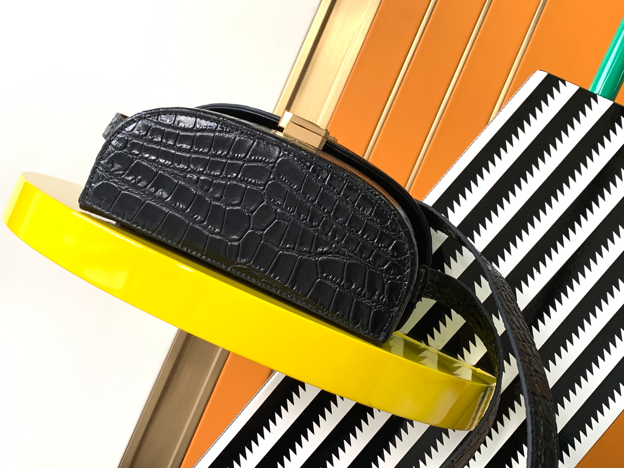 [TOP] Yves Saint Laurent YSL Cowhide Crocodile Pattern Box Bag 19x15x8cm - Black & GHW