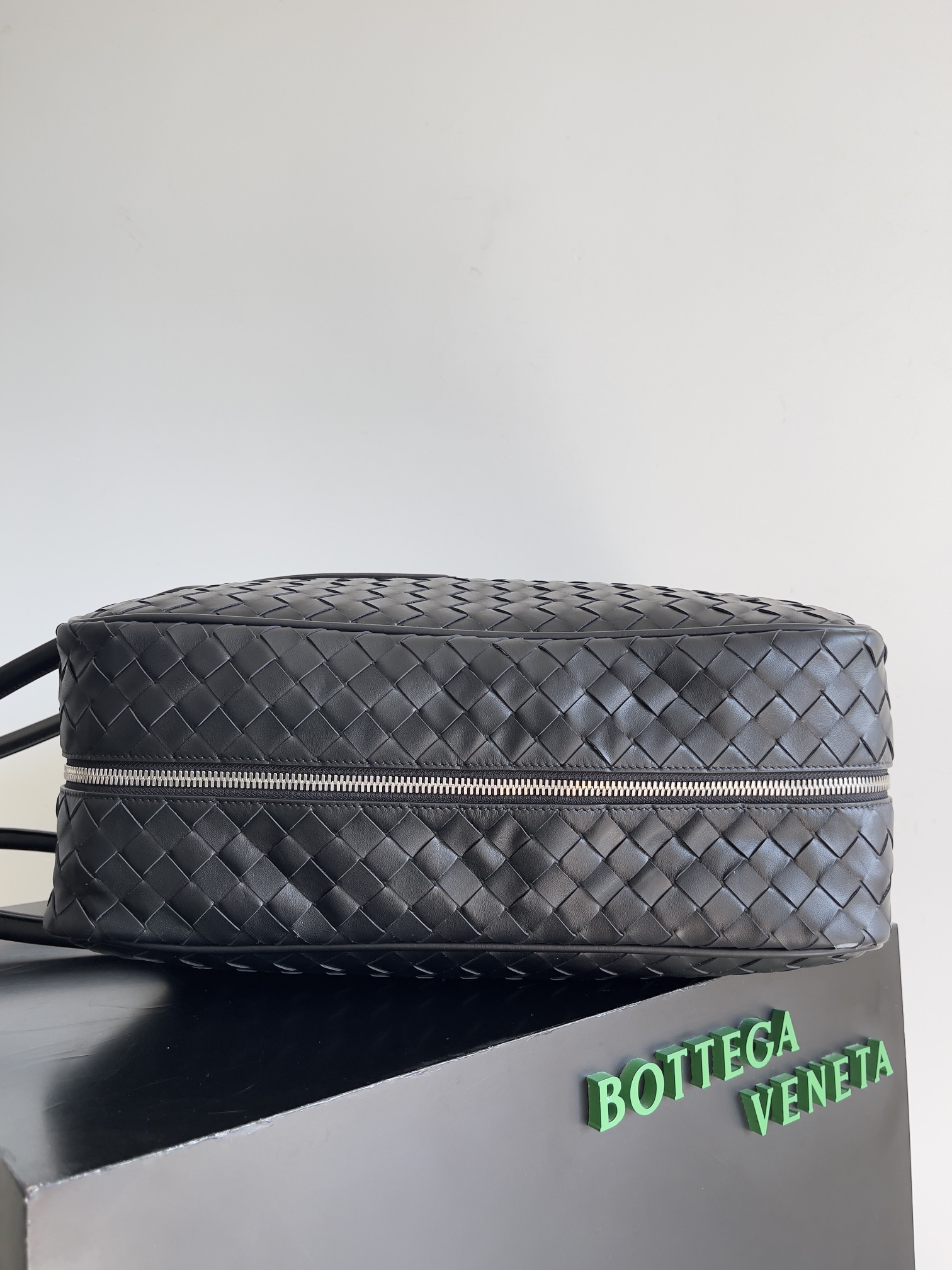 [TOP] Bottega Veneta BV Men's Travel Bag - Black