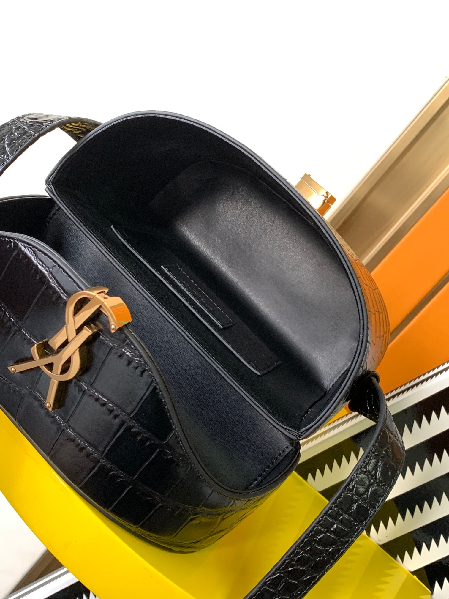 [TOP] Yves Saint Laurent YSL Cowhide Crocodile Pattern Box Bag 19x15x8cm - Black & GHW