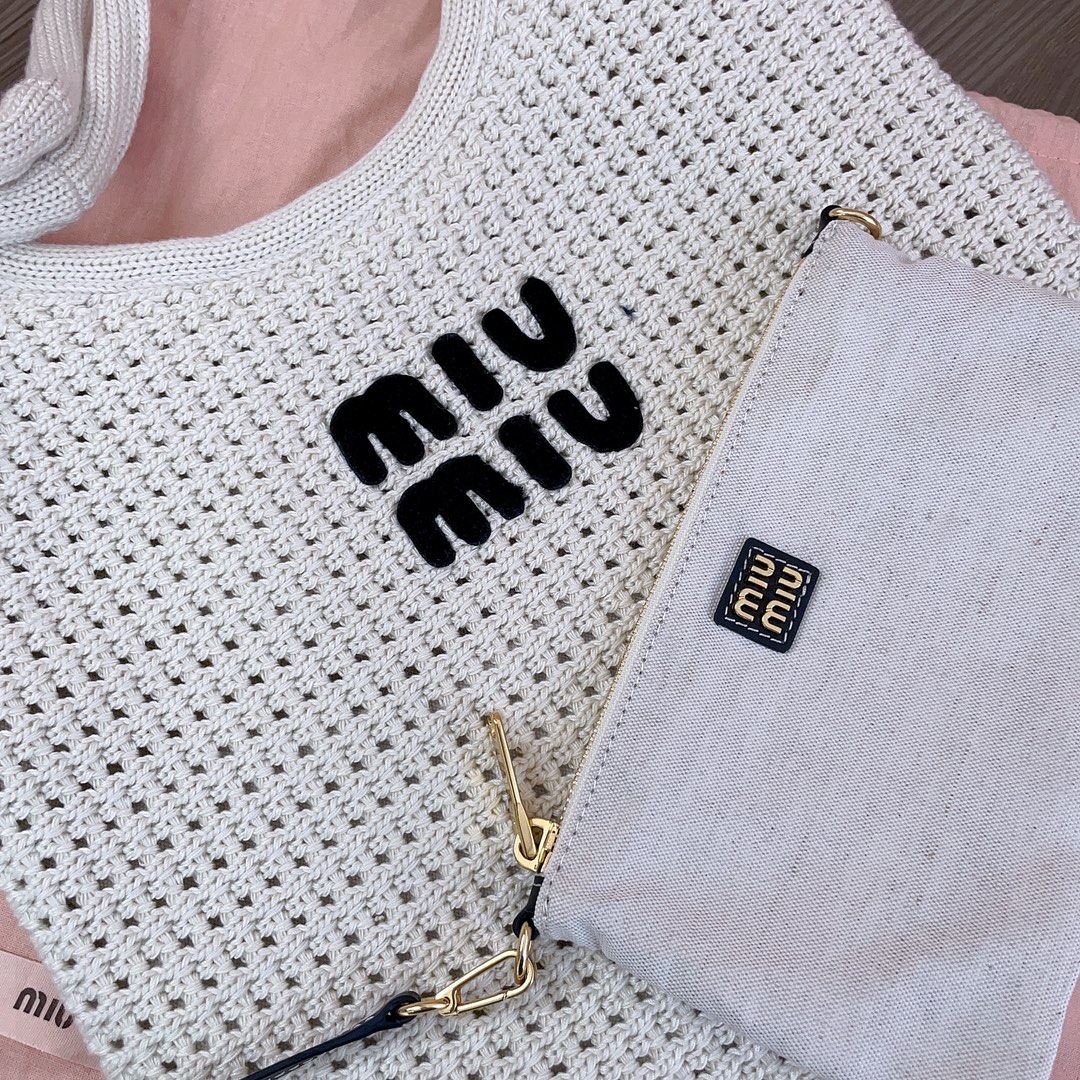 [TOP] Miu Miu Hollow Knit Tote Bag 35x40cm - White