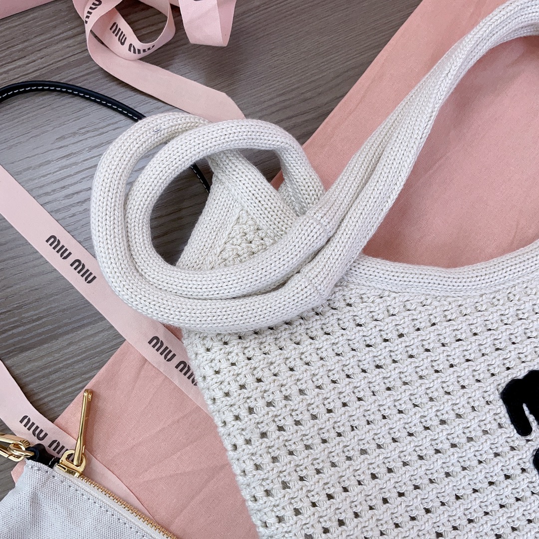 [TOP] Miu Miu Hollow Knit Tote Bag 35x40cm - White