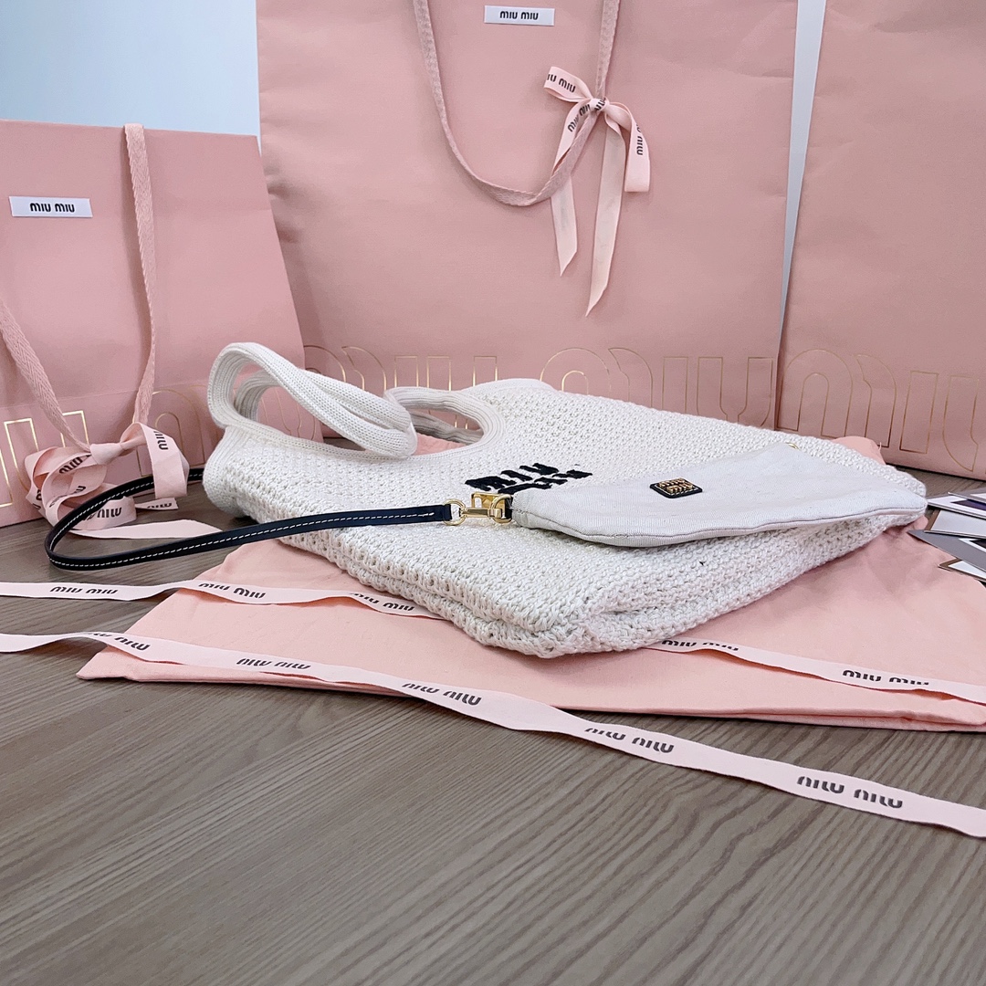 [TOP] Miu Miu Hollow Knit Tote Bag 35x40cm - White