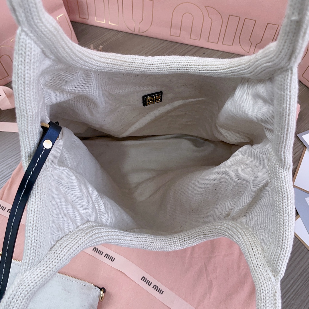[TOP] Miu Miu Hollow Knit Tote Bag 35x40cm - White
