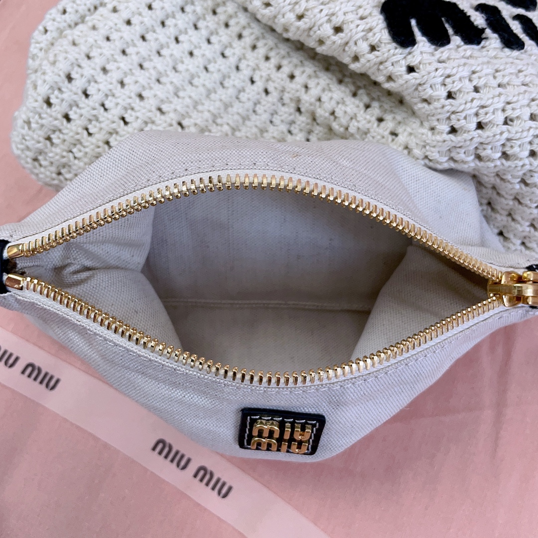 [TOP] Miu Miu Hollow Knit Tote Bag 35x40cm - White