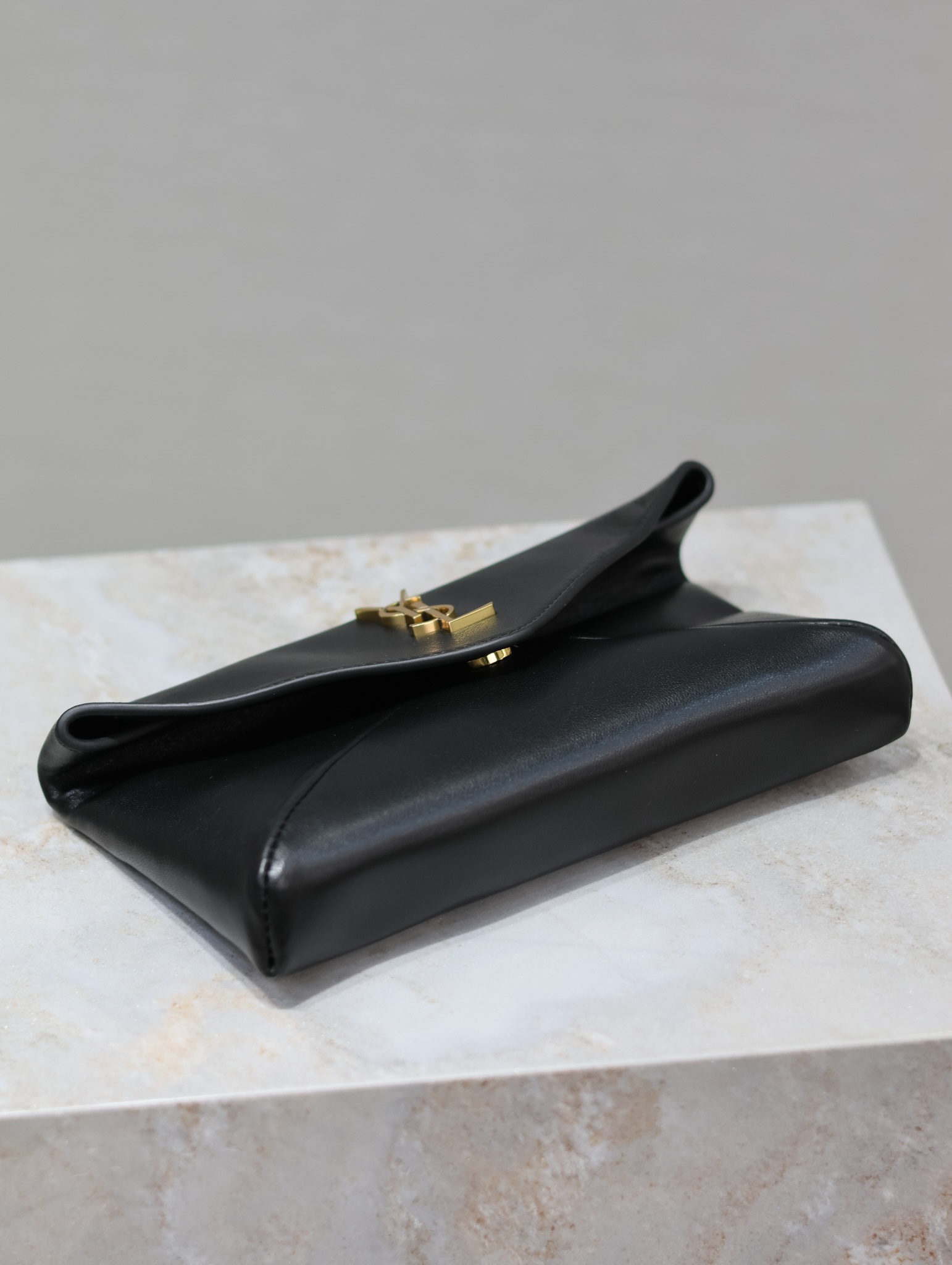 [TOP] Yves Saint Laurent YSL Le Envelope Clutch 21.4×14×4cm - Black