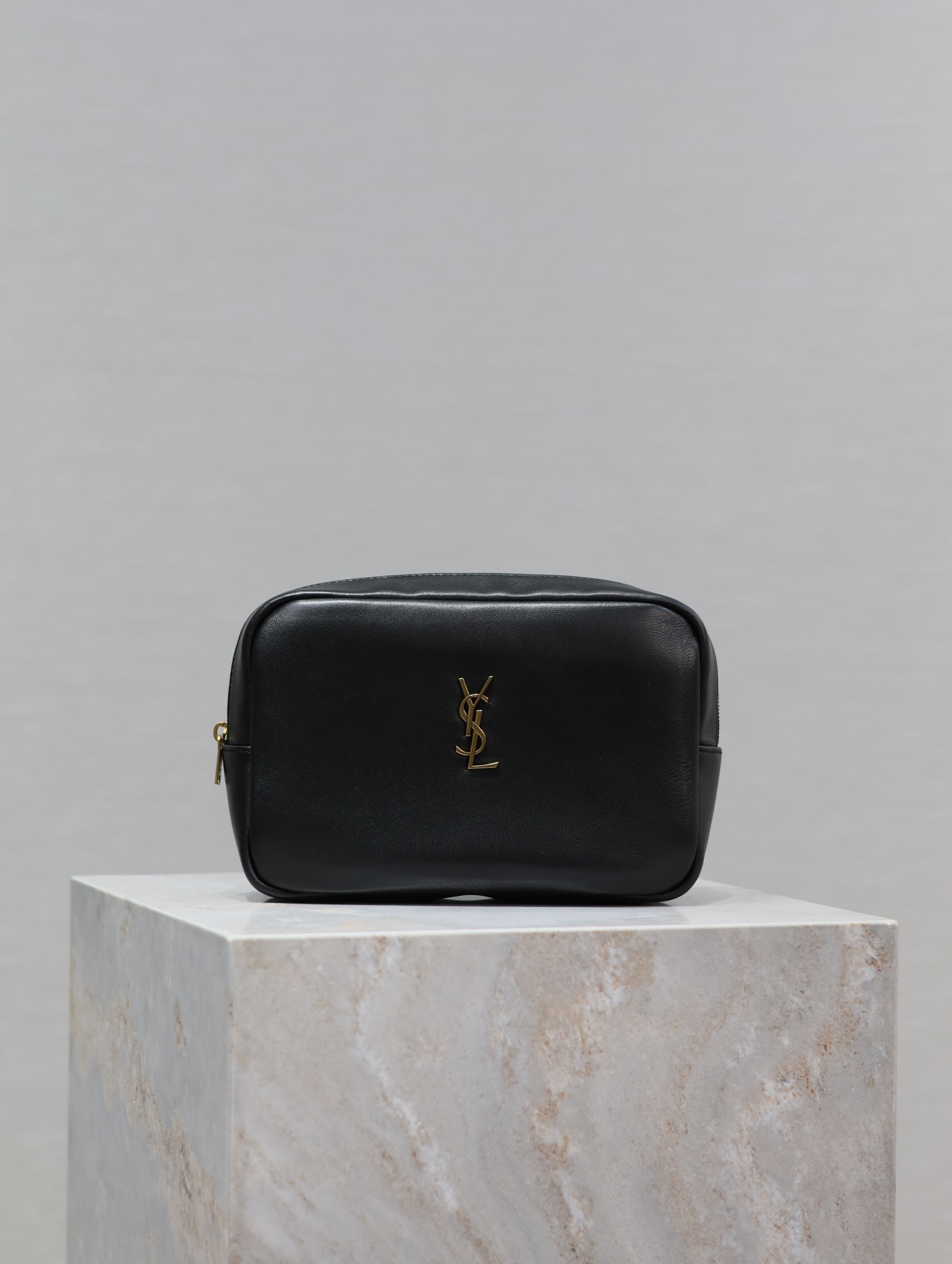 [TOP] Yves Saint Laurent YSL Le Calypso Cosmetic Bag 21×14×6.5cm - Black
