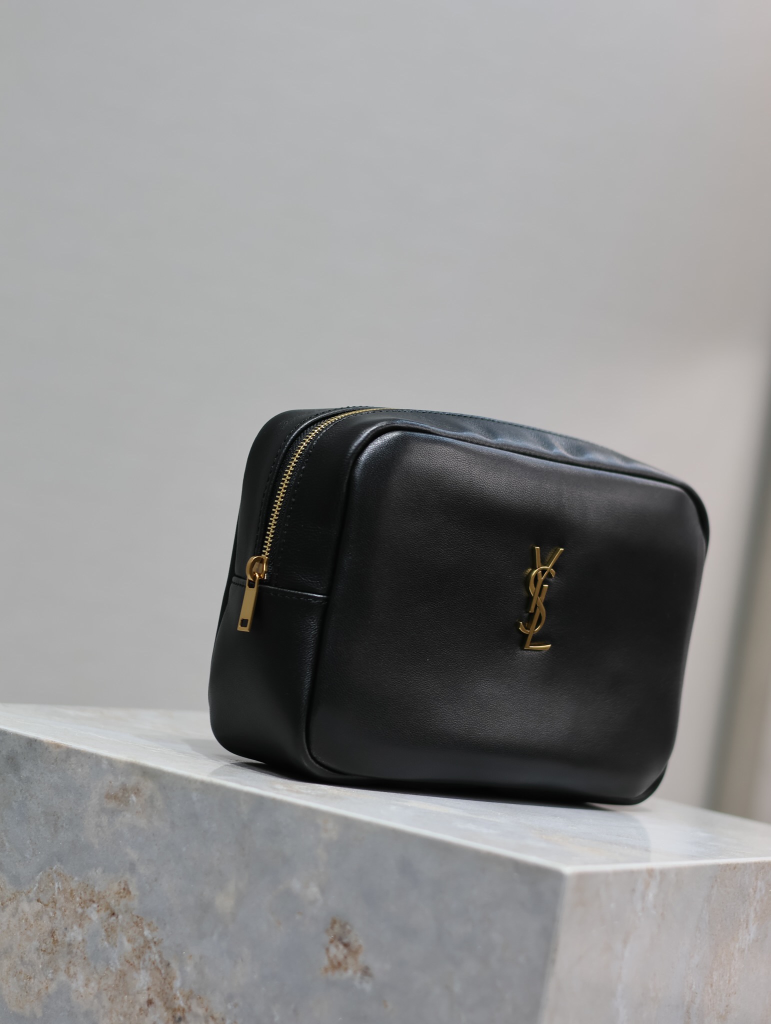 [TOP] Yves Saint Laurent YSL Le Calypso Cosmetic Bag 21×14×6.5cm - Black