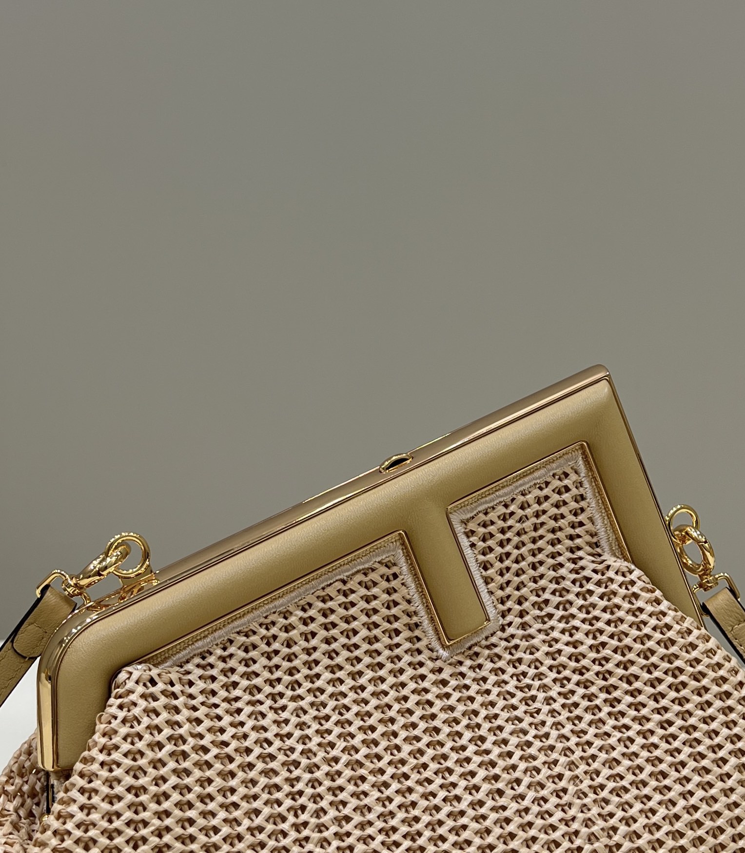 [TOP] FENDI First Bag 26x9.5x18cm - Beige