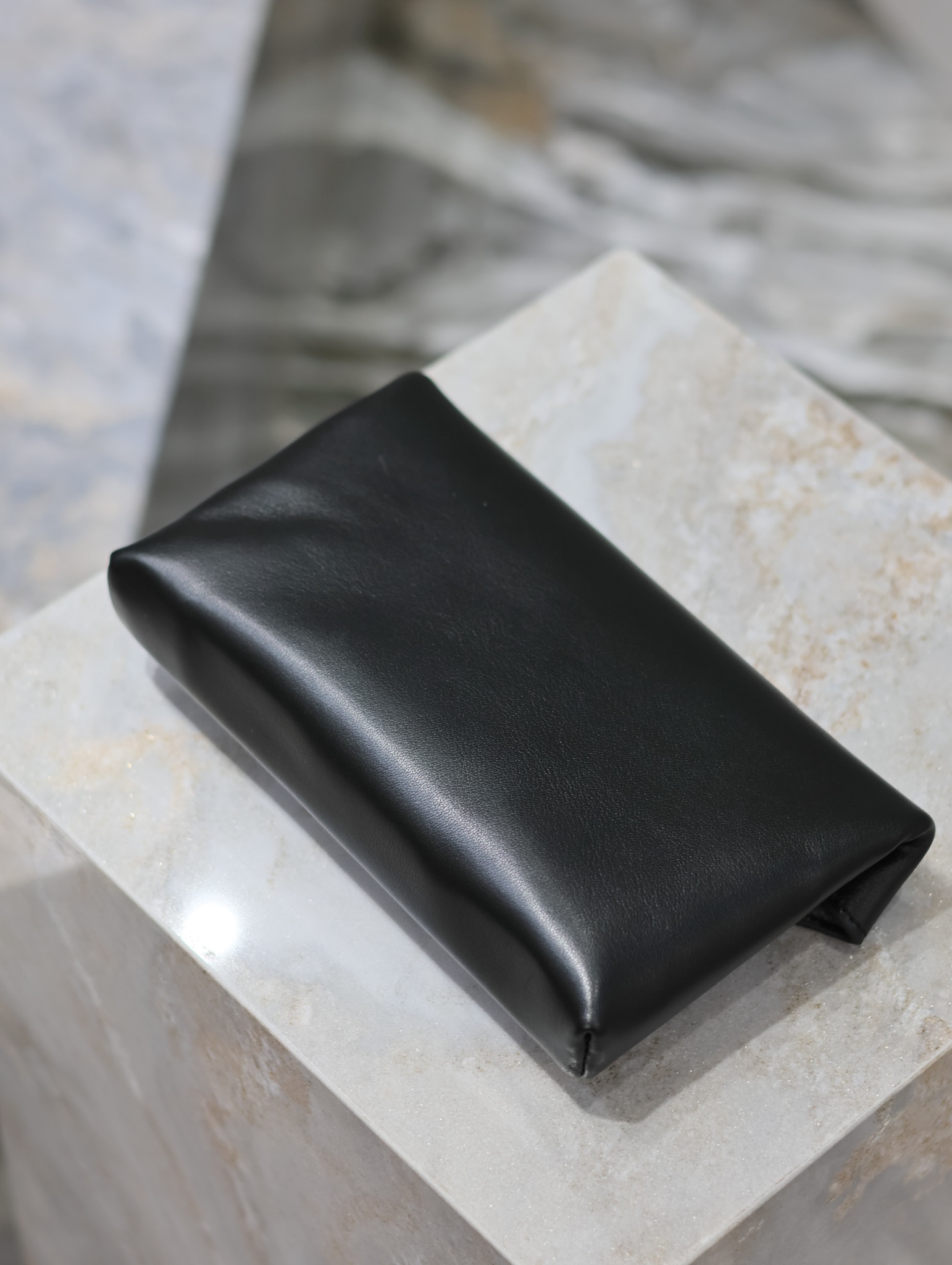 [TOP] Yves Saint Laurent YSL Le Envelope Clutch 21.4×14×4cm - Black