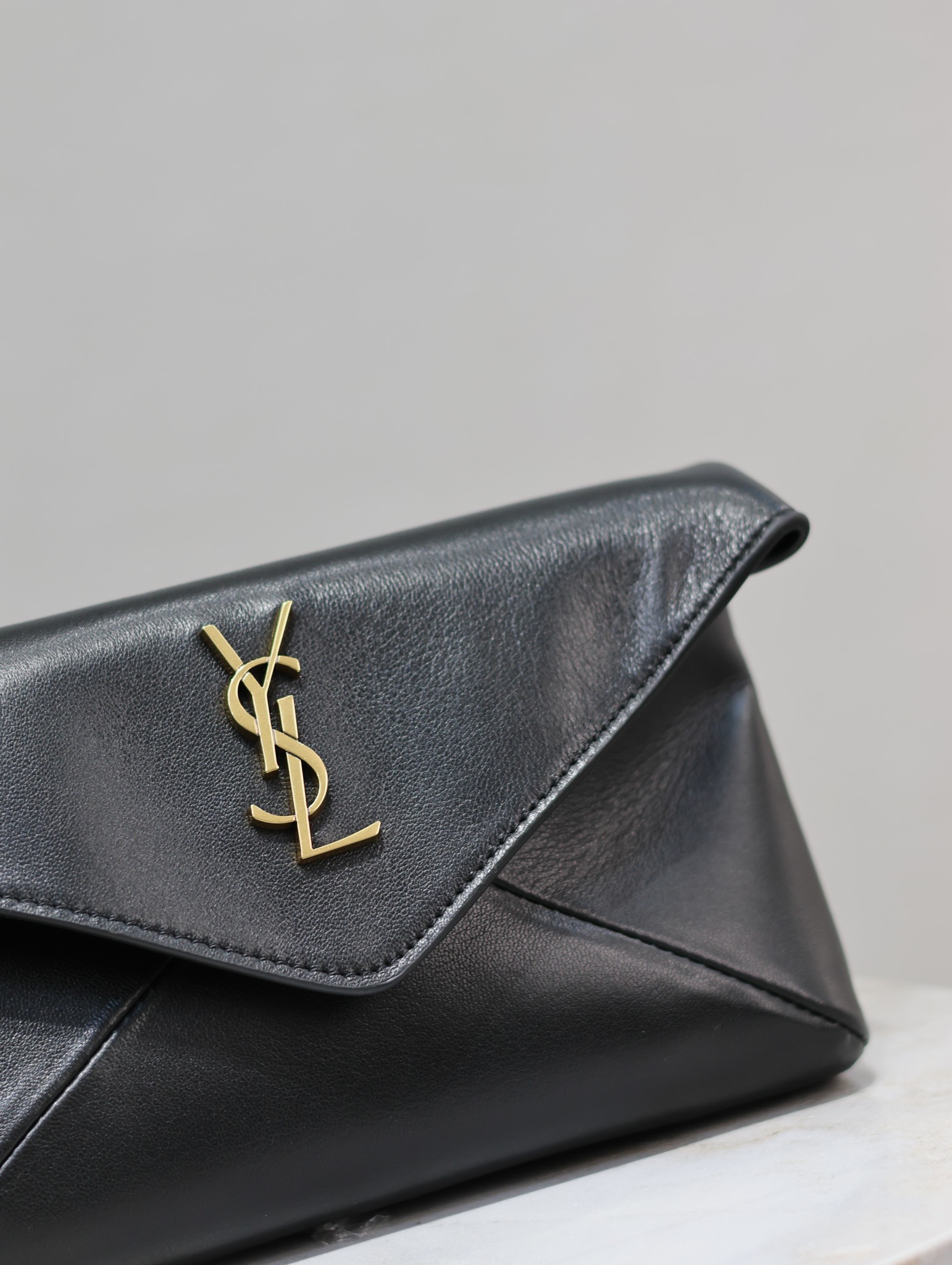 [TOP] Yves Saint Laurent YSL Le Envelope Clutch 21.4×14×4cm - Black