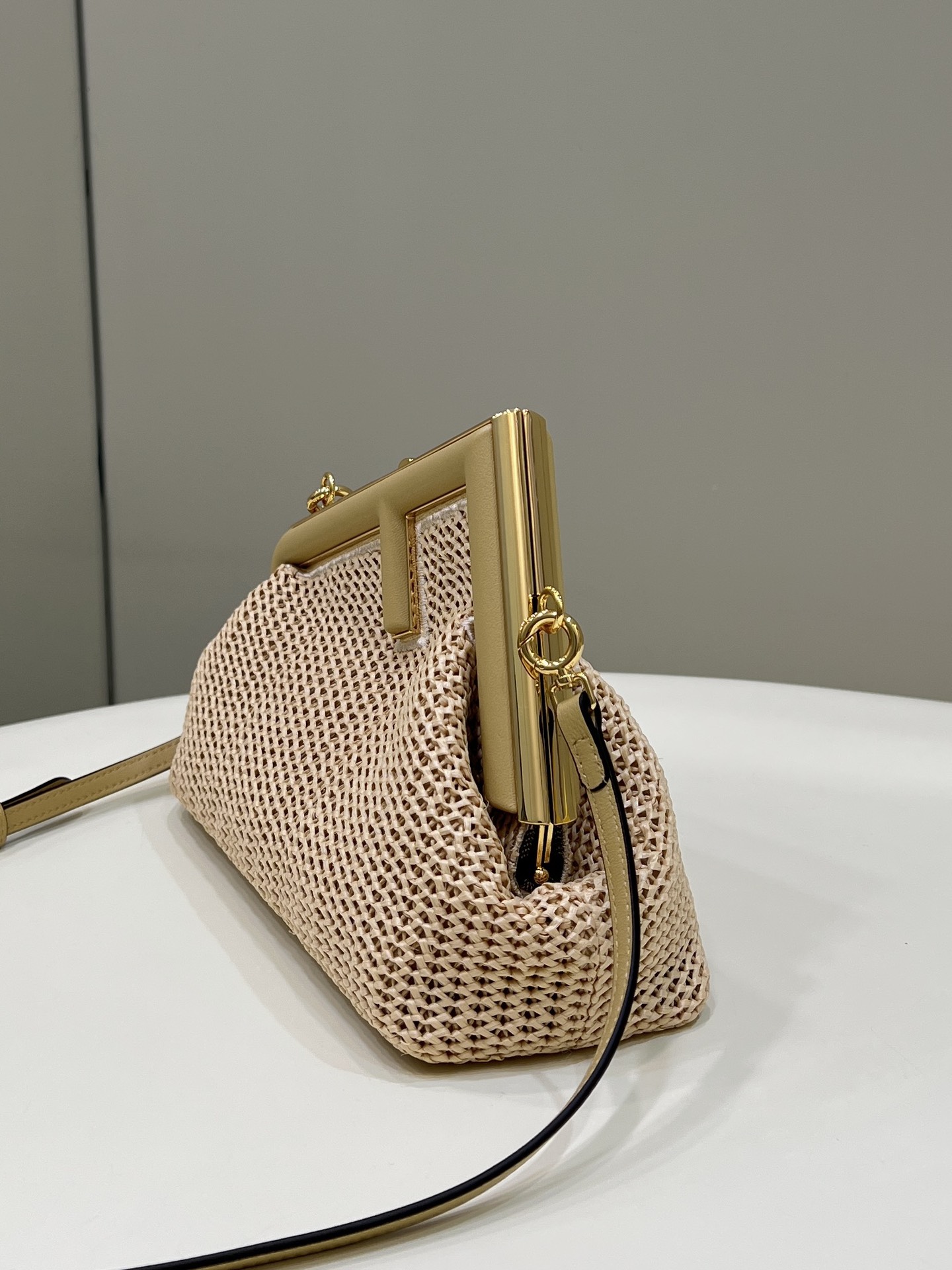 [TOP] FENDI First Bag 26x9.5x18cm - Beige