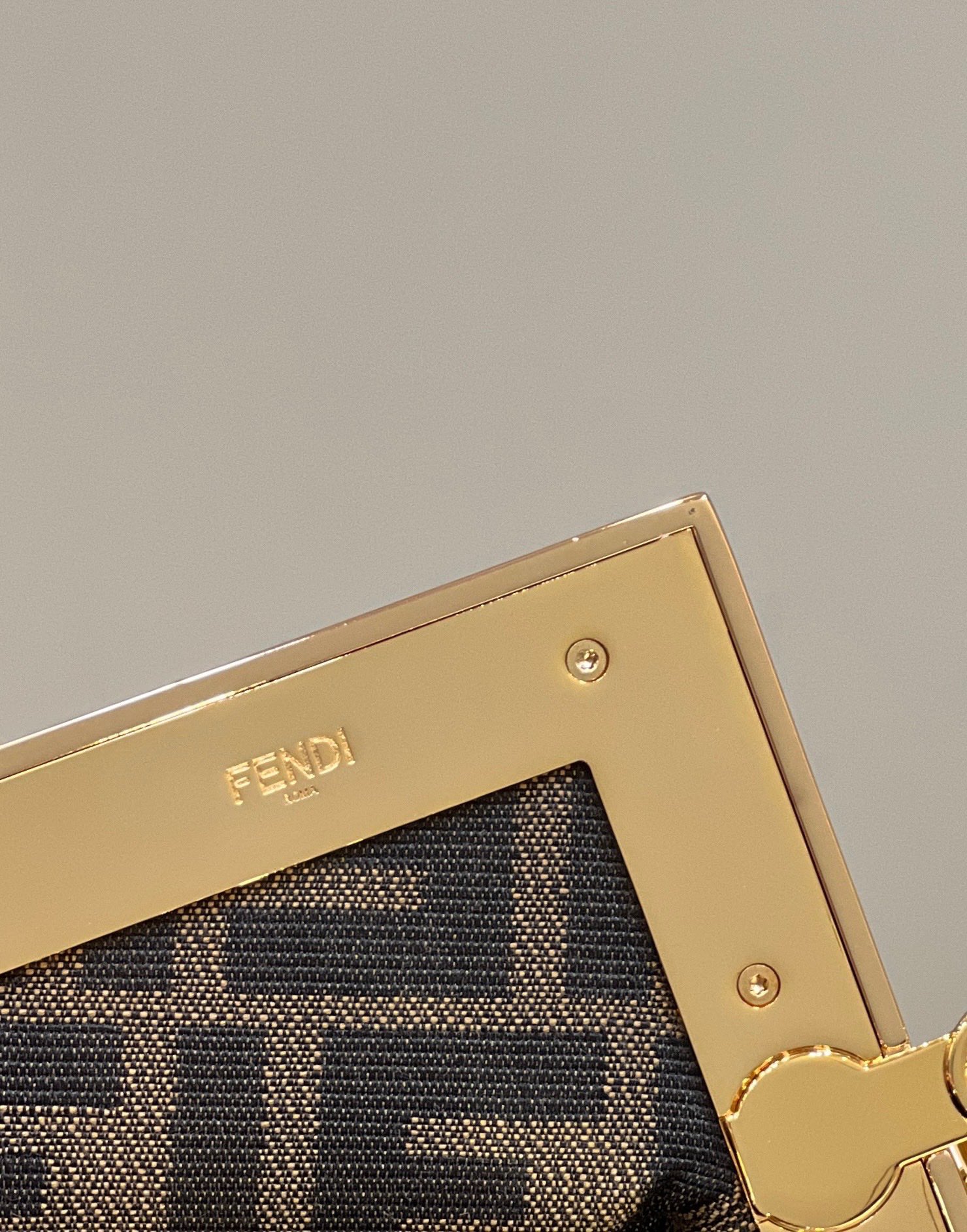 [TOP] FENDI First Bag 26x9.5x18cm - Beige