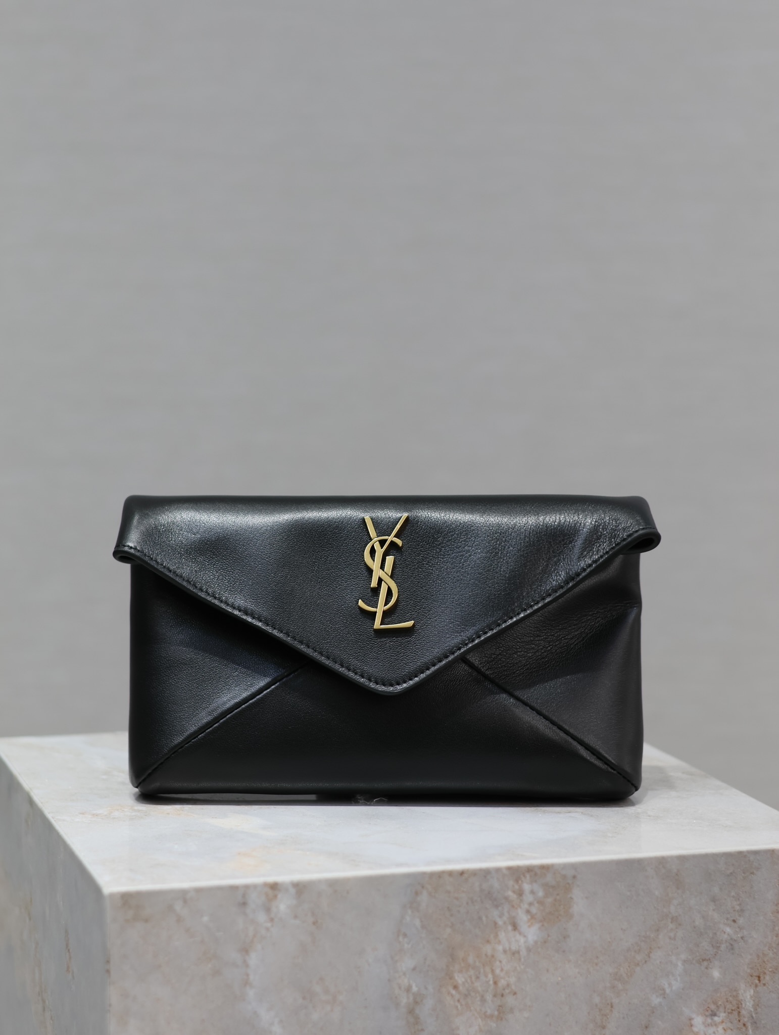 [TOP] Yves Saint Laurent YSL Le Envelope Clutch 21.4×14×4cm - Black