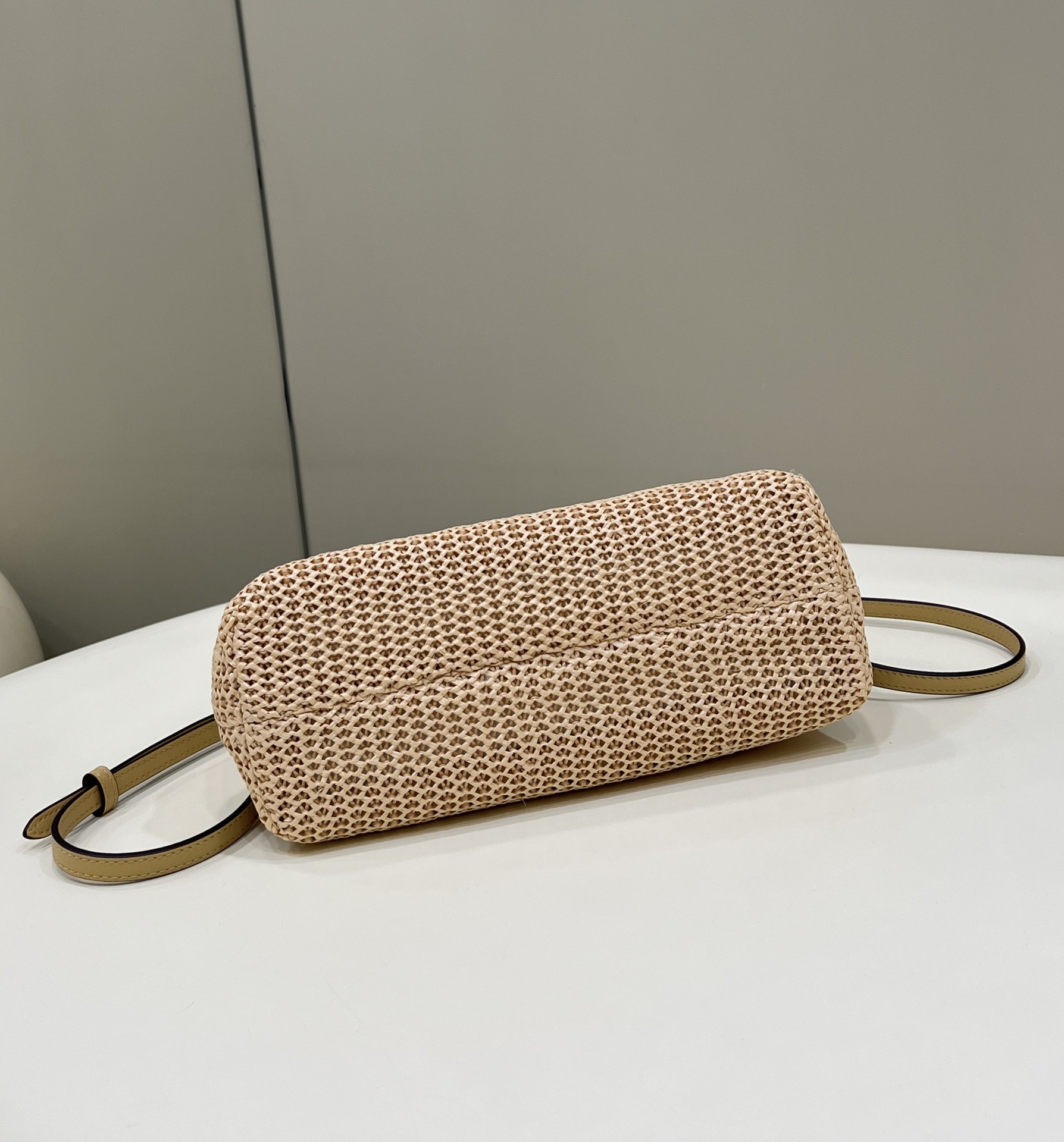 [TOP] FENDI First Bag 26x9.5x18cm - Beige