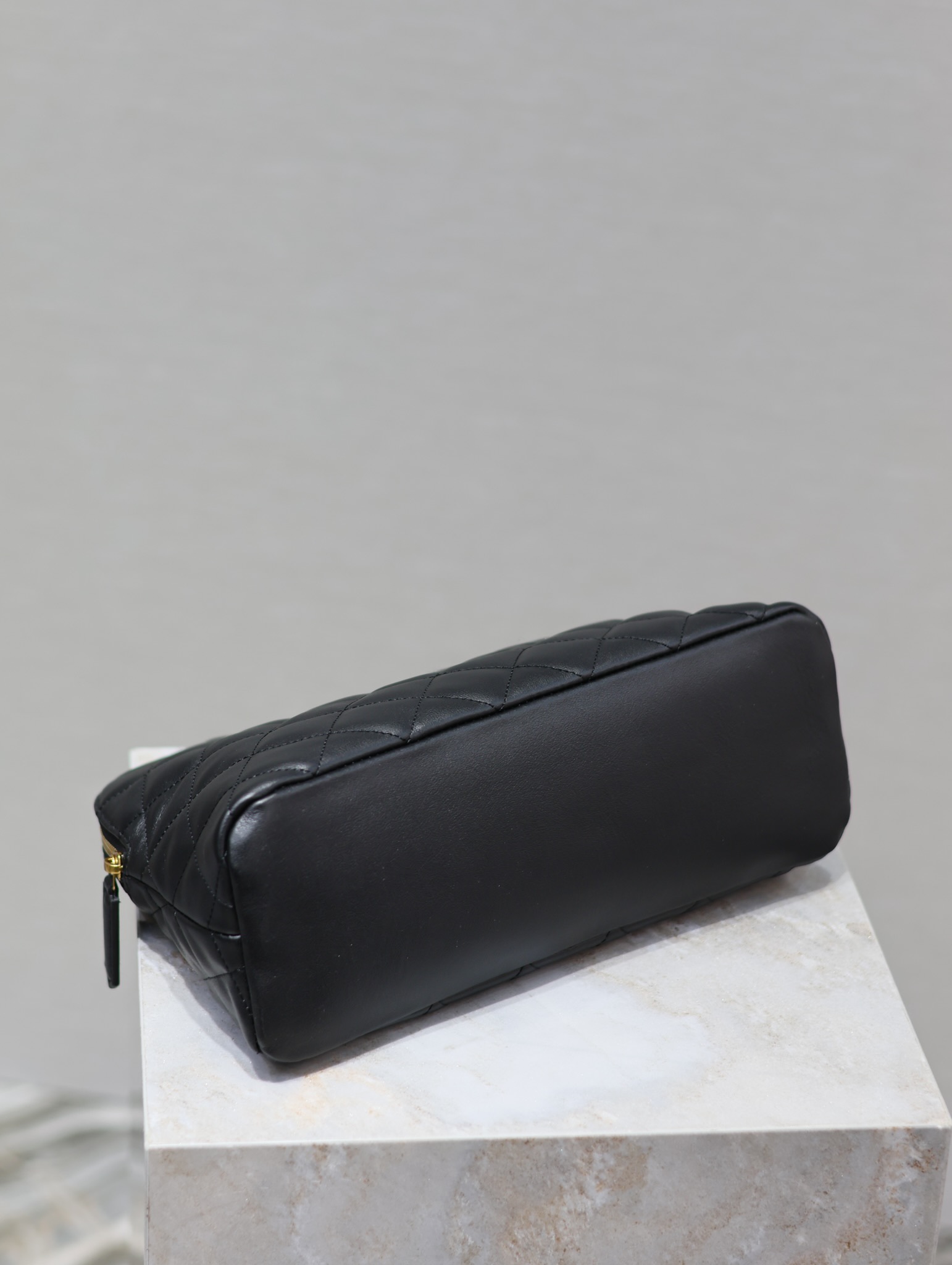 [TOP] Yves Saint Laurent YSL Le Cassandre Cosmetic Bag 30×20×11cm - Black