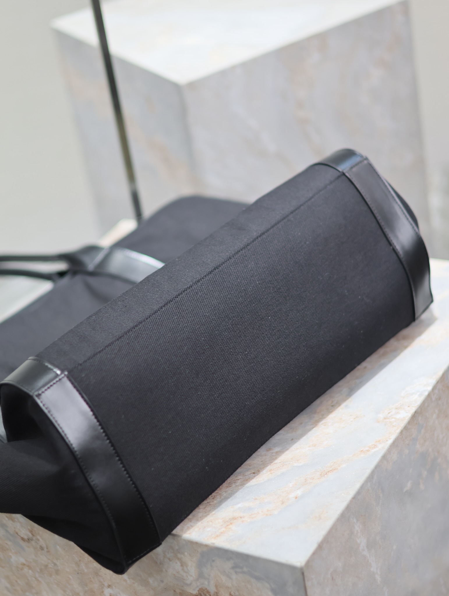 [TOP] Yves Saint Laurent YSL Rive Gauche Embroidered Cowhide Shopping Bag 40-60×30×20cm - Black